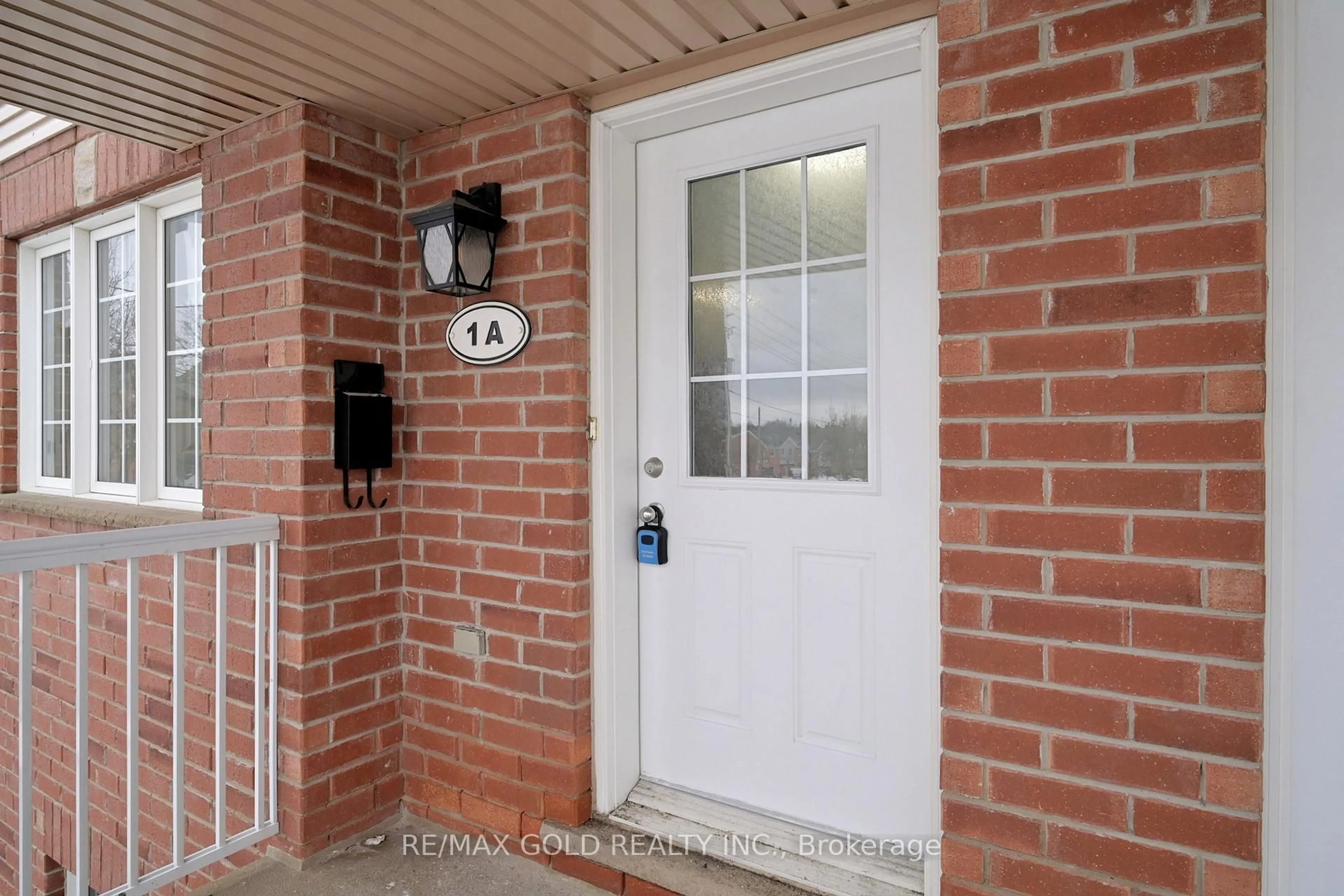 Indoor entryway for 50 Howe Dr #1A, Kitchener Ontario N2E 0A3