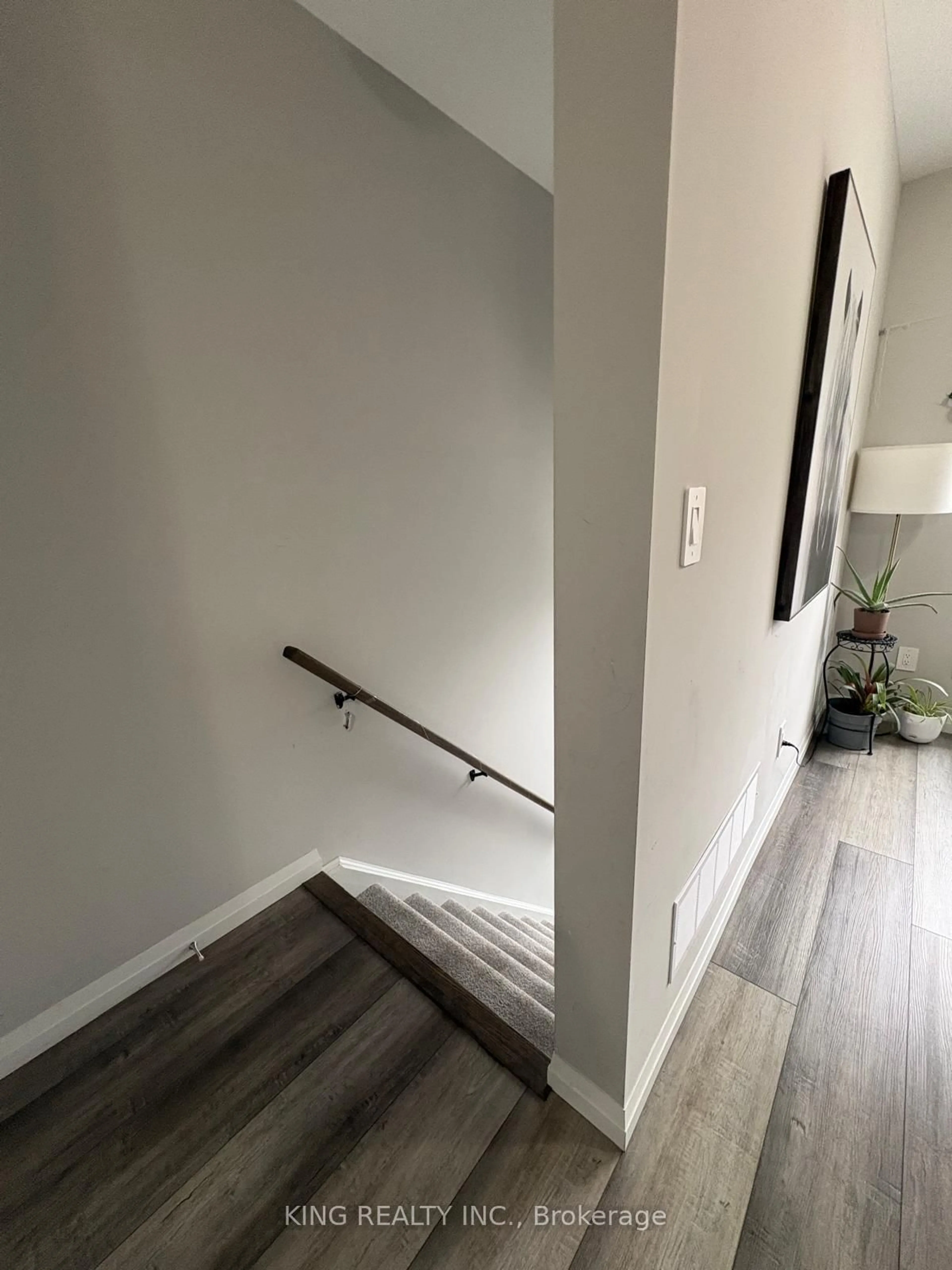 Indoor entryway for 720 Grey St #9, Brantford Ontario N3S 0K2