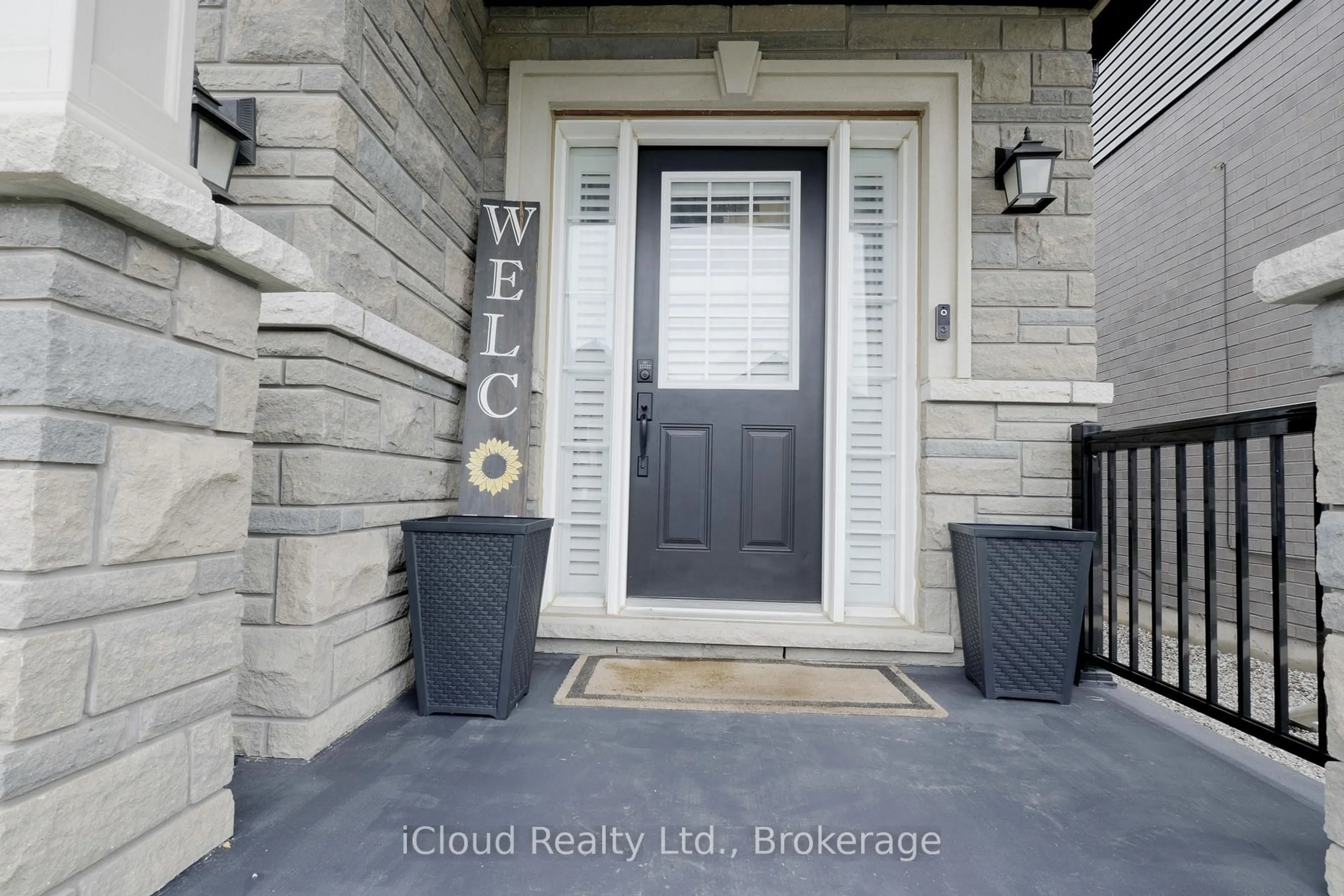 Indoor entryway for 8 Whitton Dr, Brant Ontario N3L 0L1