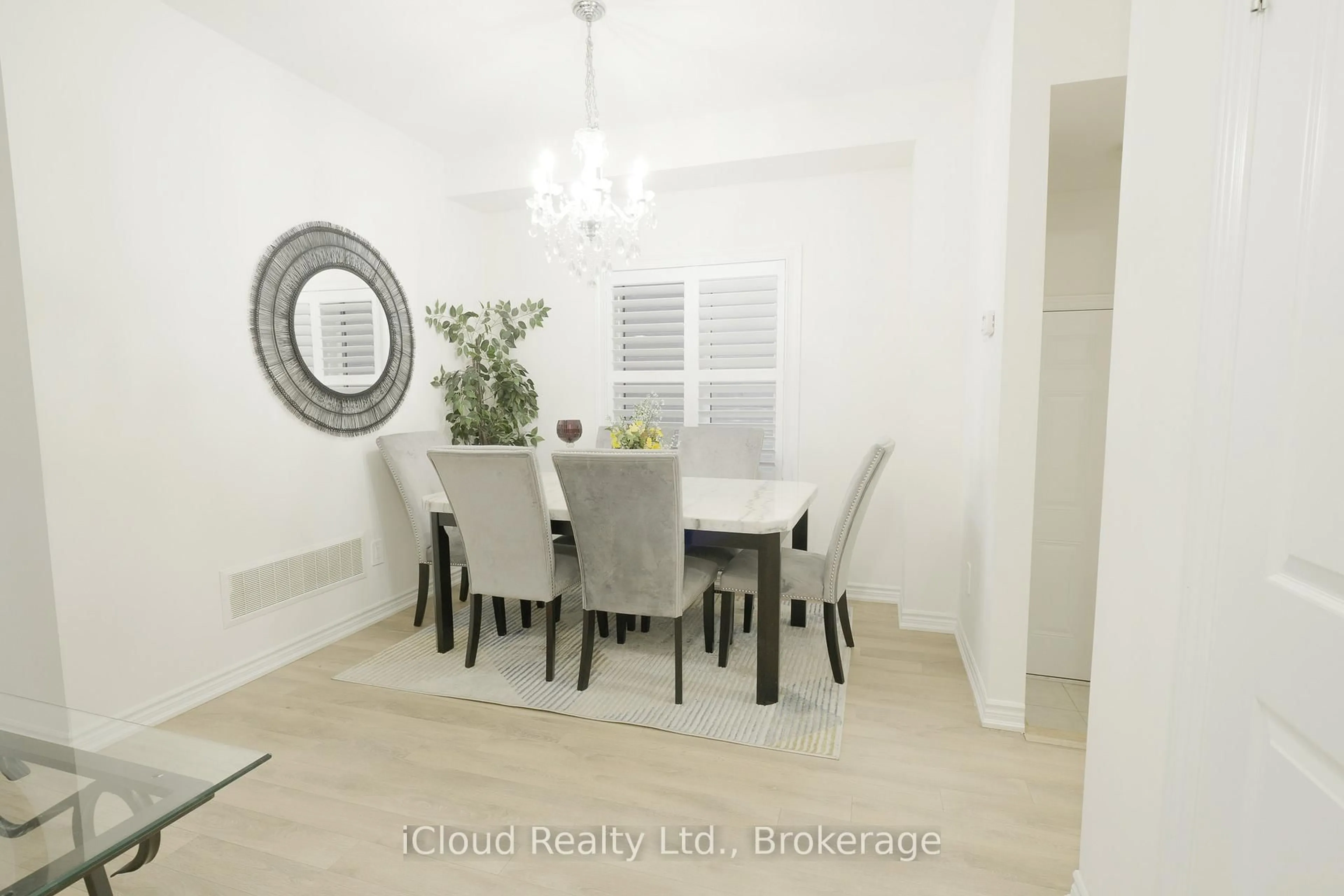 Dining room, wood/laminate floor for 8 Whitton Dr, Brant Ontario N3L 0L1