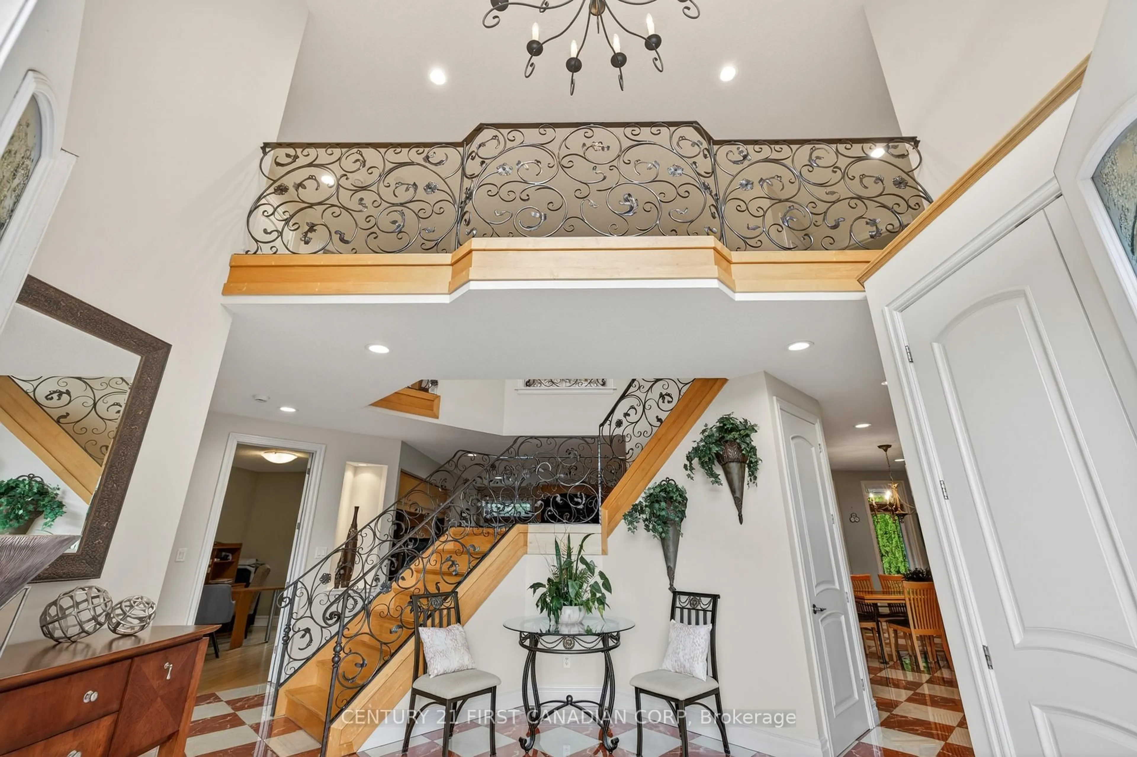 Indoor foyer for 7222 Clayton Walk #2, London South Ontario N6P 1W1