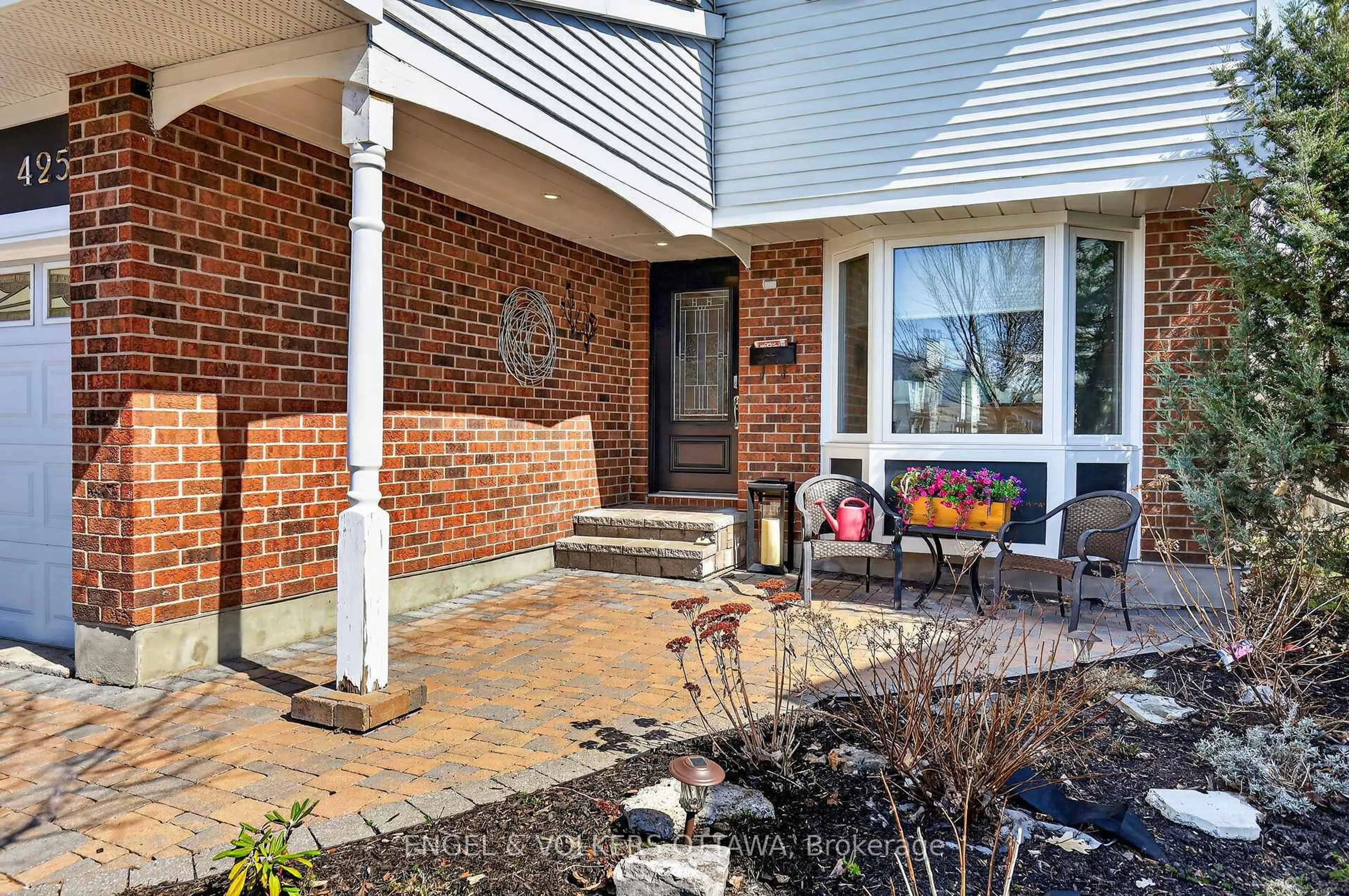 Home with brick exterior material, street for 425 Tanager Bay, Orleans Ontario K1E 2Z7