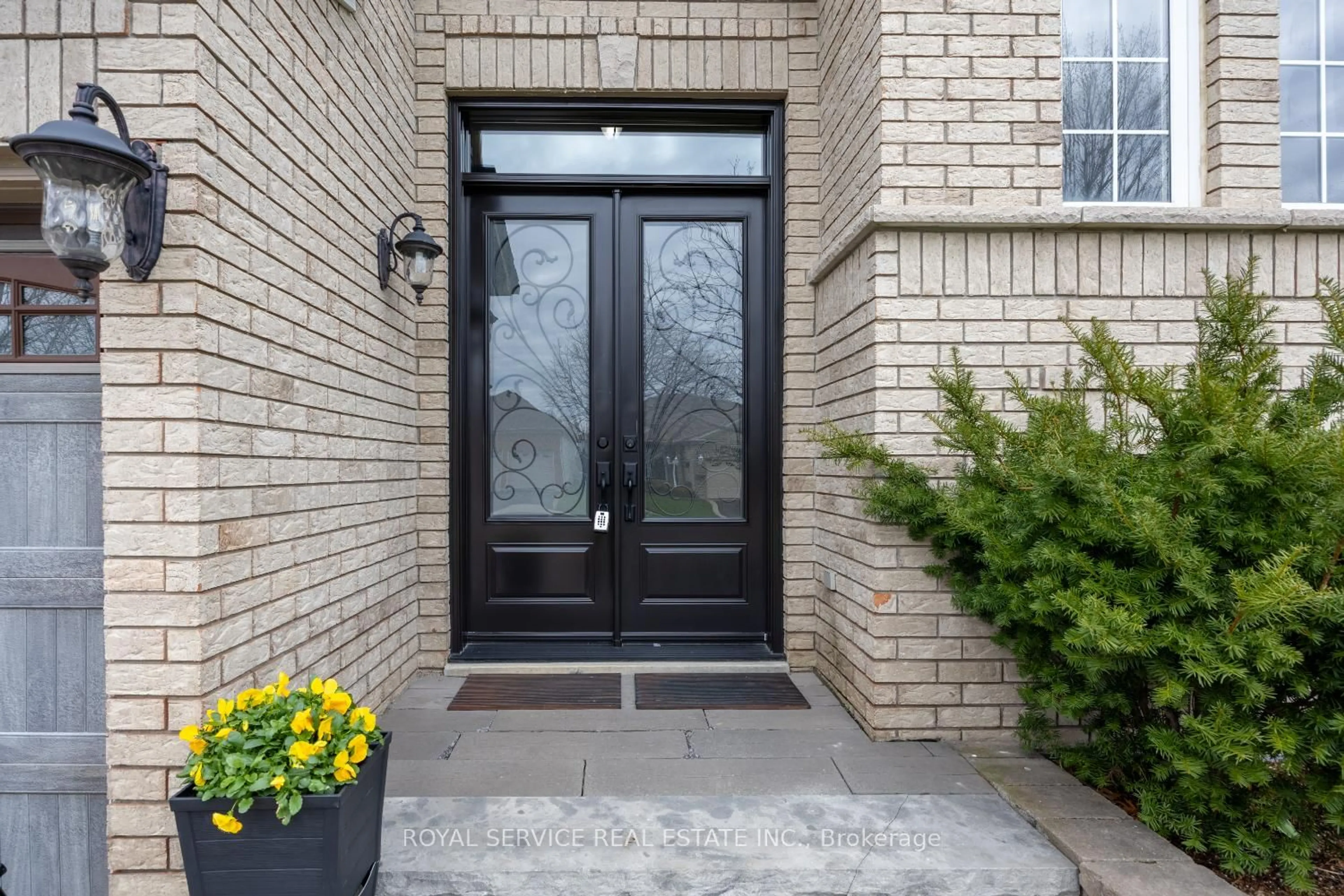 Indoor entryway for 28 Baxter Pl, Port Hope Ontario L1A 4J6