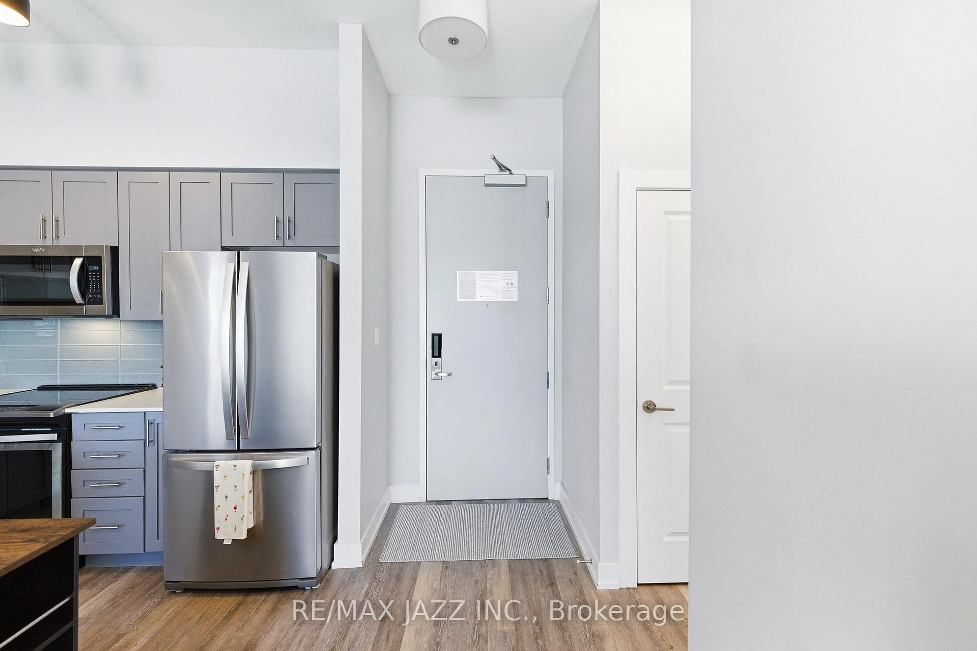 Indoor entryway for 25 Pen Lake Point Rd #119, Huntsville Ontario P1H 1A9