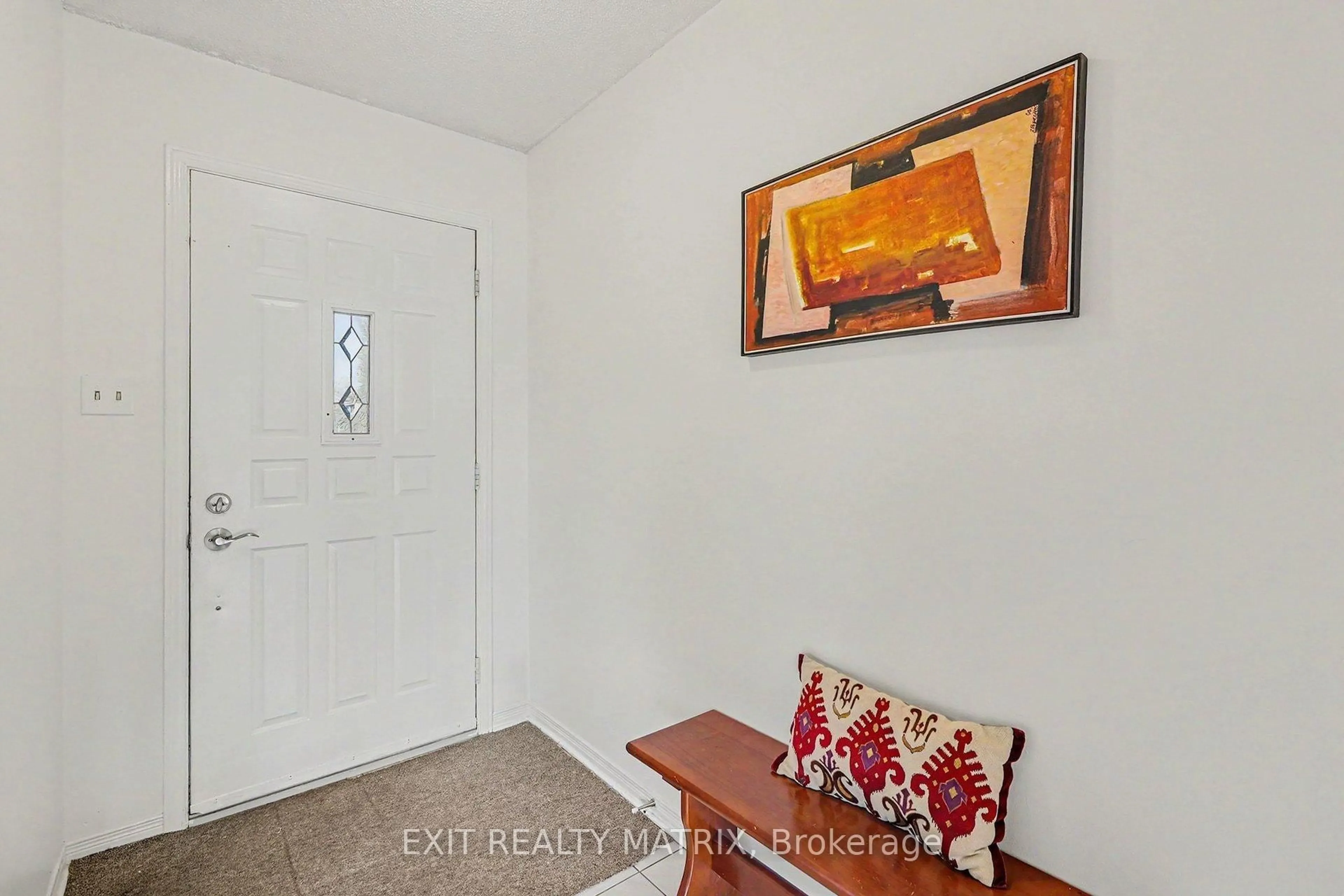 Indoor entryway for 2829 Gothwood Pl, Ottawa Ontario K1T 2V4