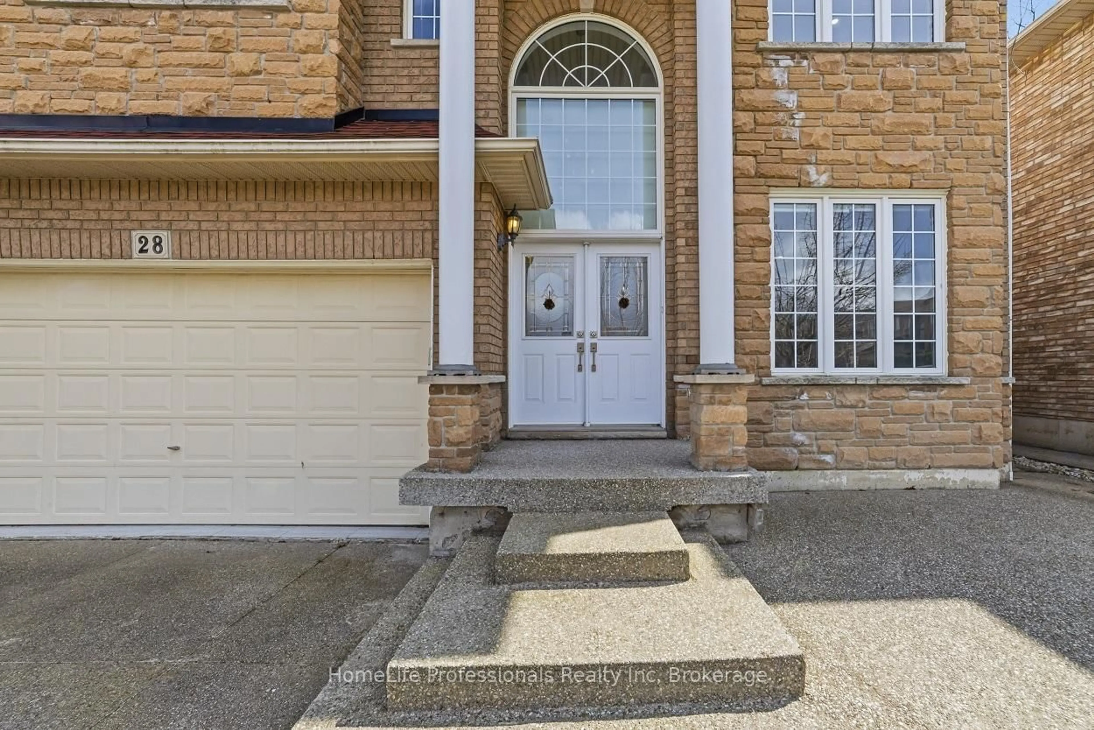 Unknown for 28 Shrewsbury St, Hamilton Ontario L9K 1P9