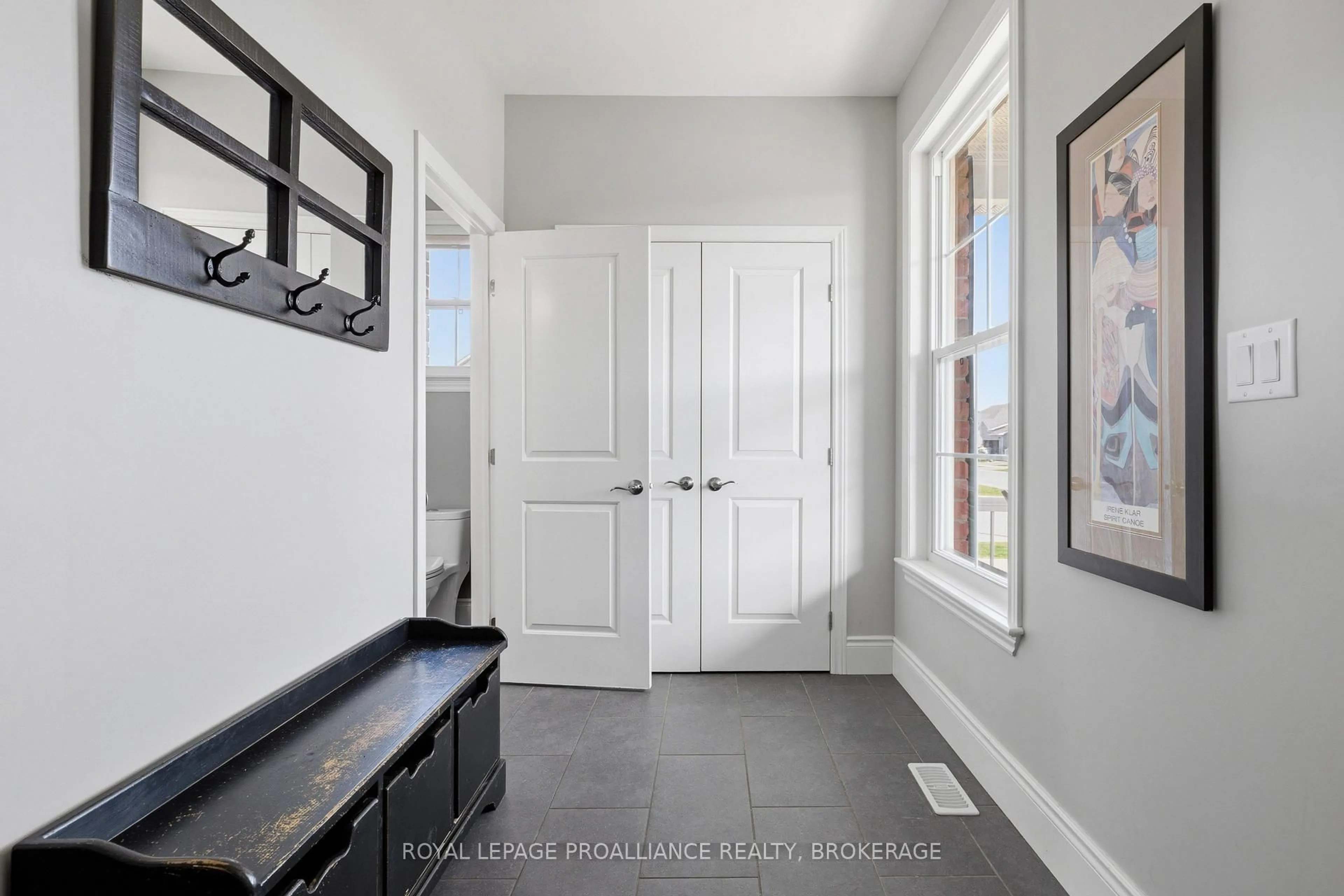 Indoor entryway for 1446 Evergreen Dr, Kingston Ontario K7P 0N1