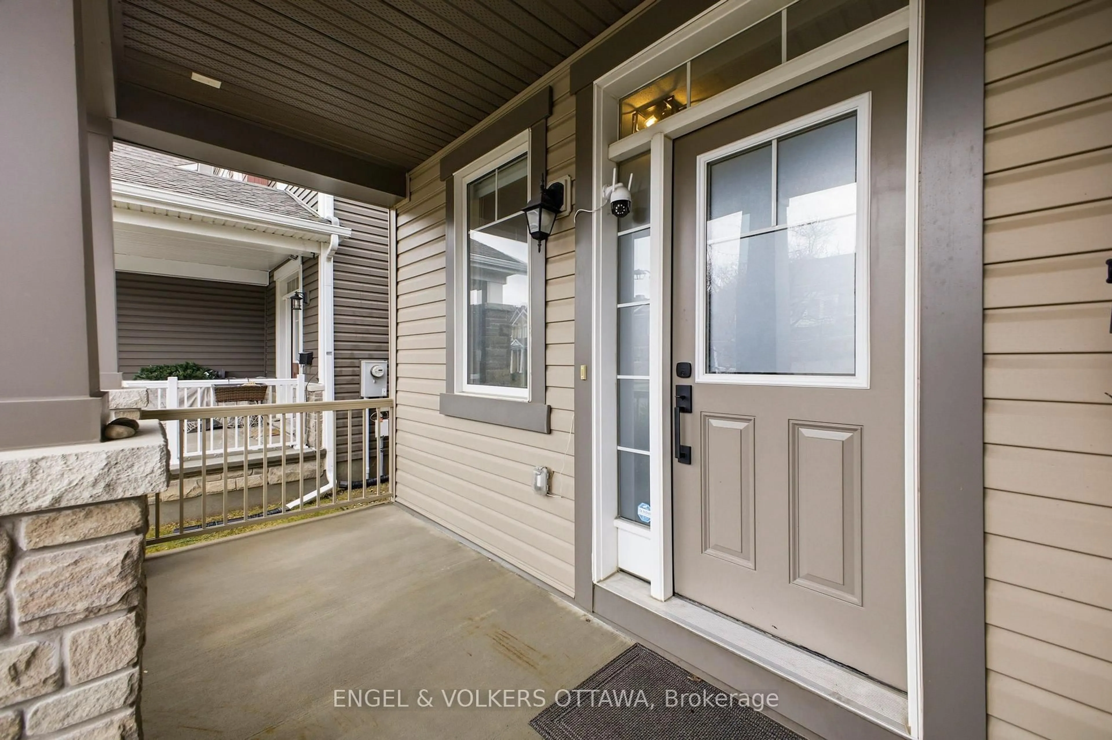 Indoor entryway for 139 Switch Grass Cres, Ottawa Ontario K2J 5Z3