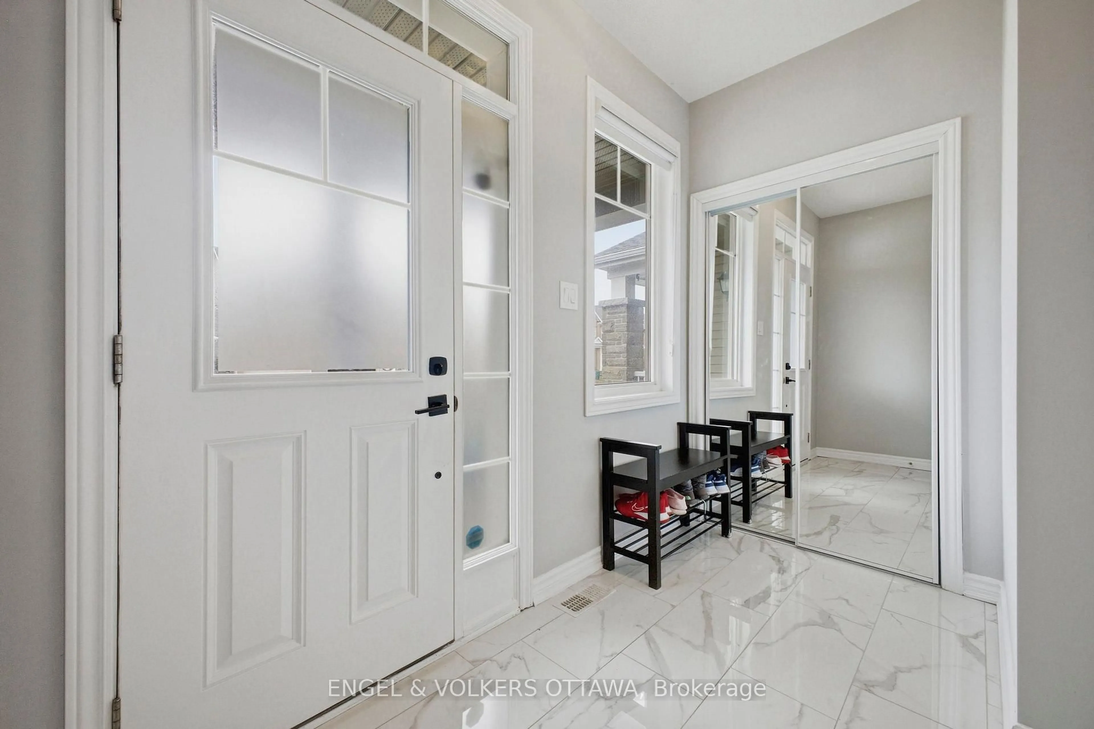 Indoor entryway for 139 Switch Grass Cres, Ottawa Ontario K2J 5Z3