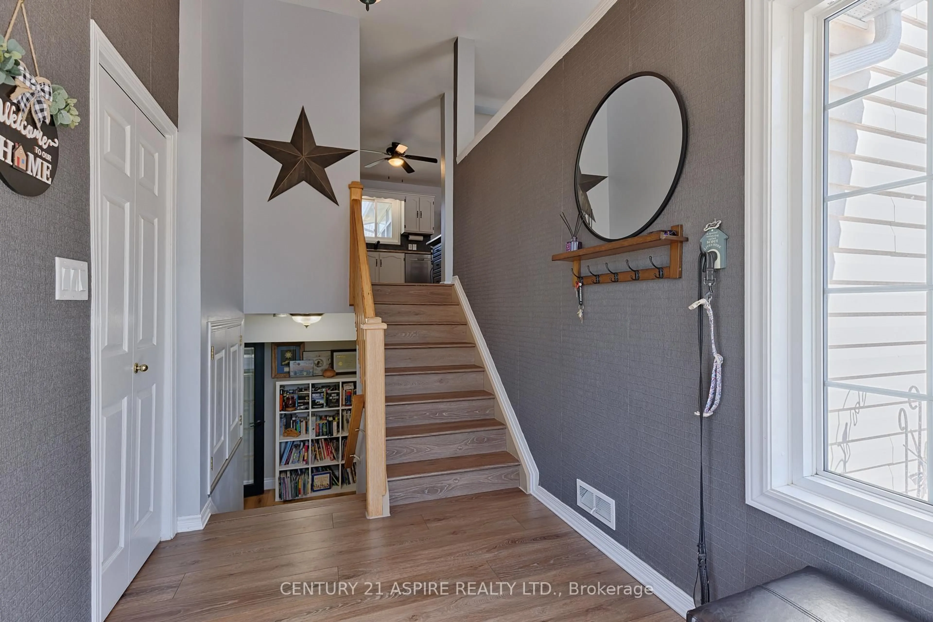 Indoor entryway for 8 Ridge Dr, Pembroke Ontario K8A 6W2