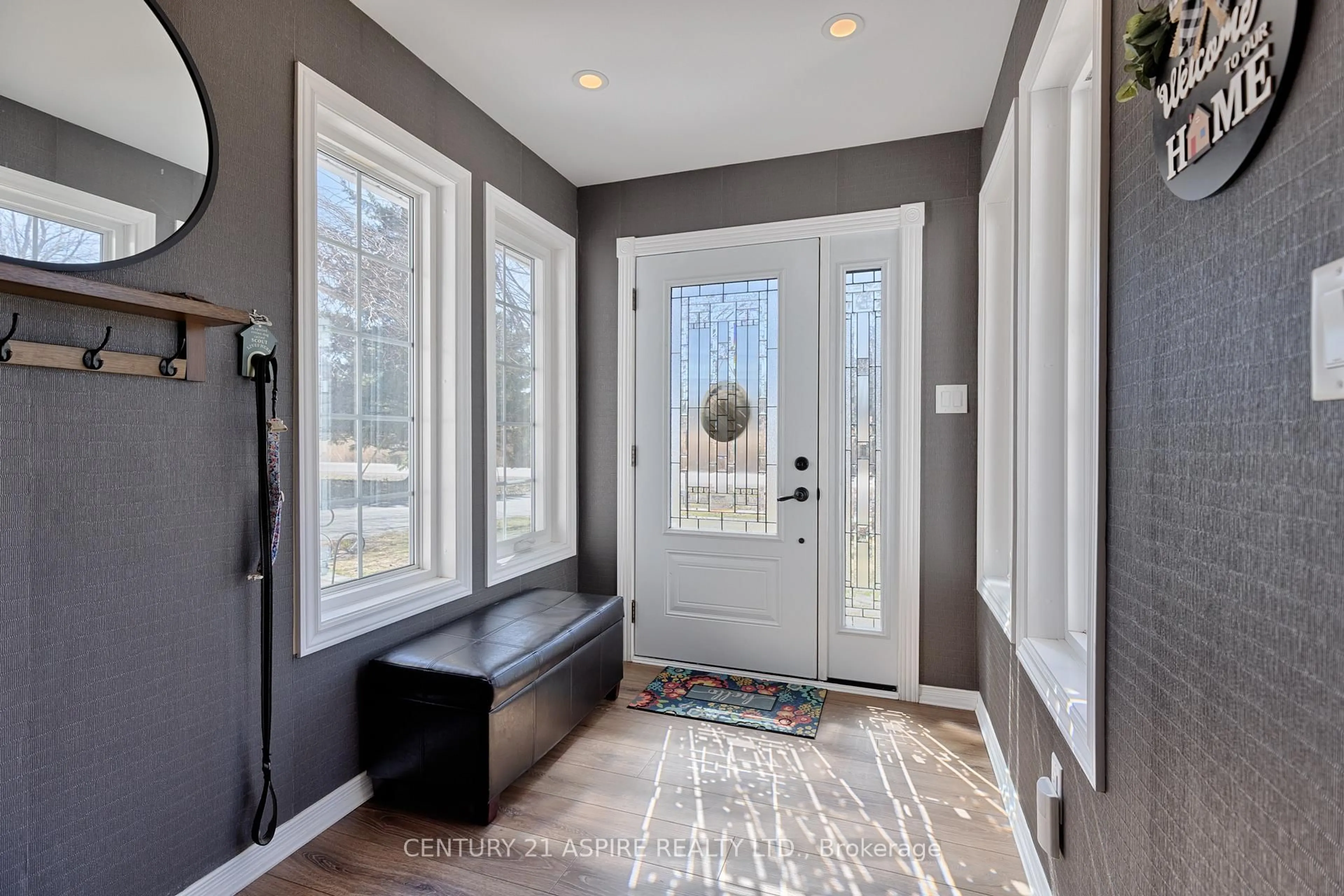 Indoor entryway for 8 Ridge Dr, Pembroke Ontario K8A 6W2