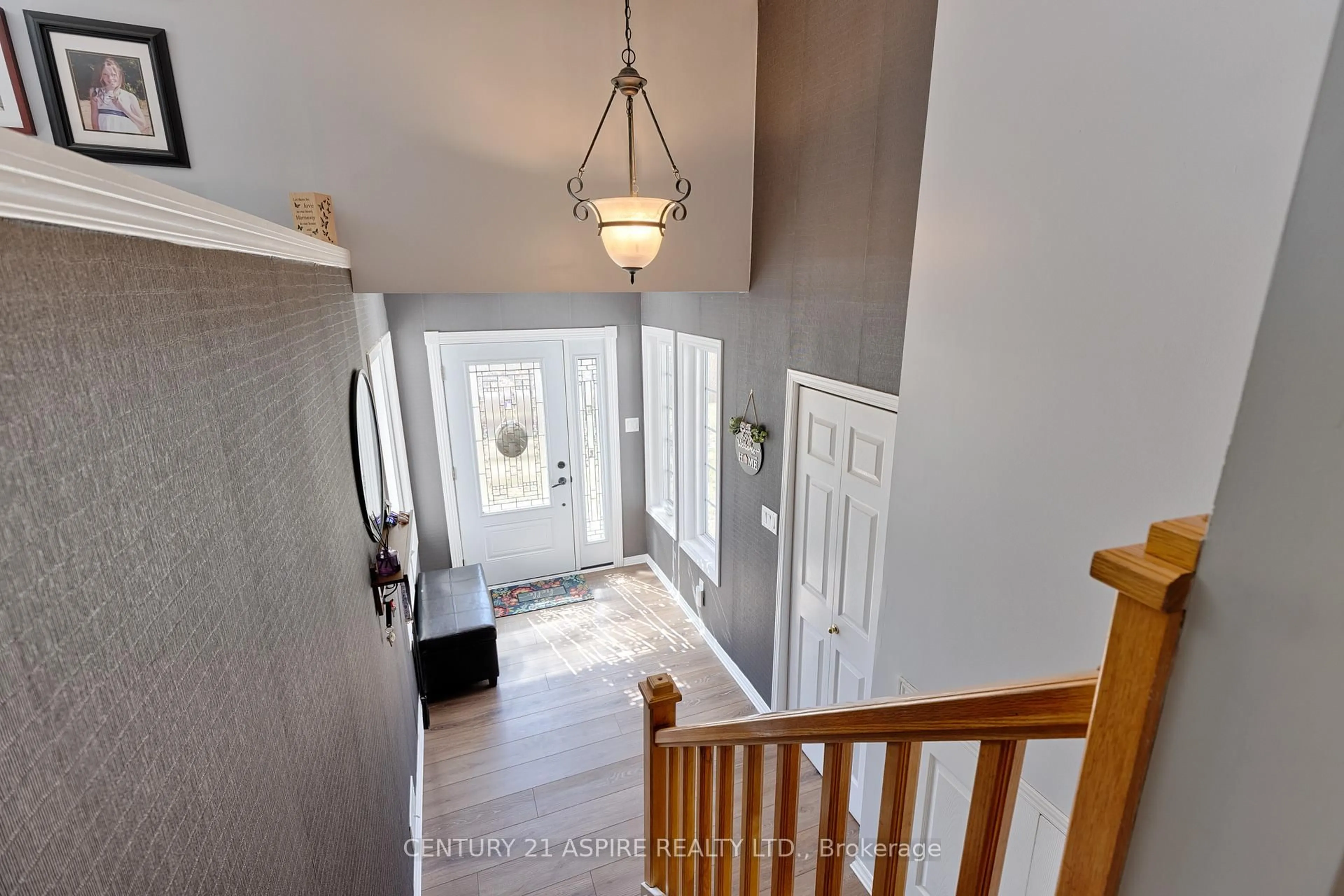 Indoor entryway for 8 Ridge Dr, Pembroke Ontario K8A 6W2