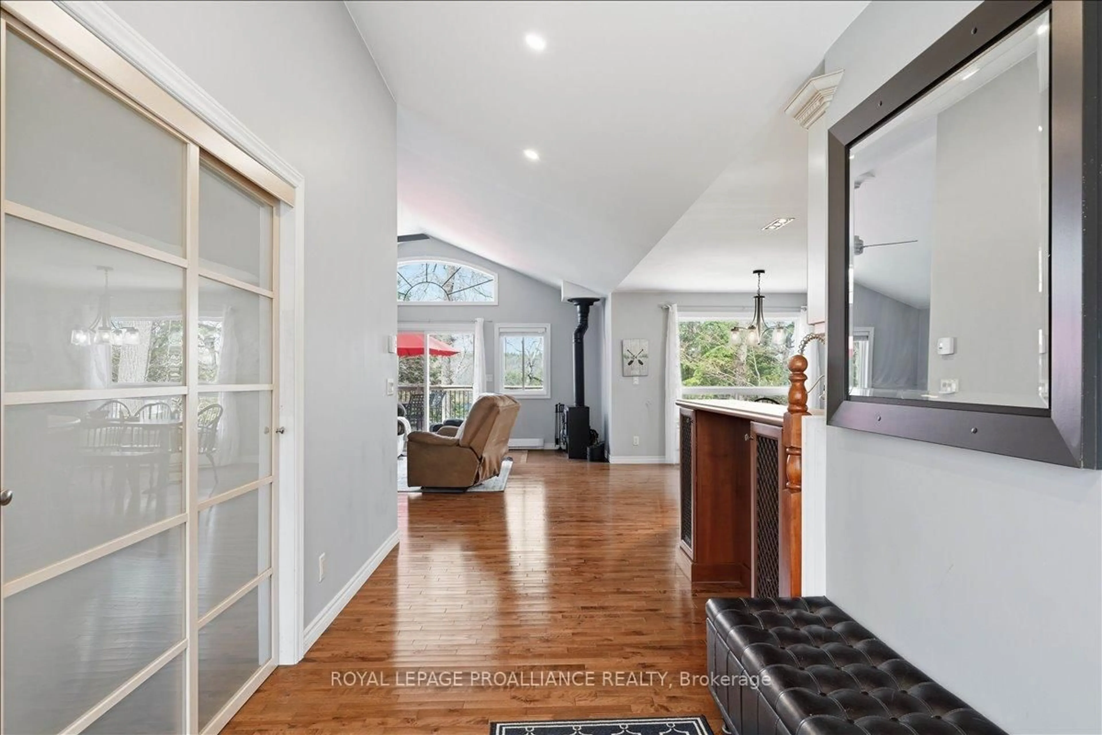 Indoor foyer for 1068 Pleasant Hill Lane, Arden Ontario K0H 1B0