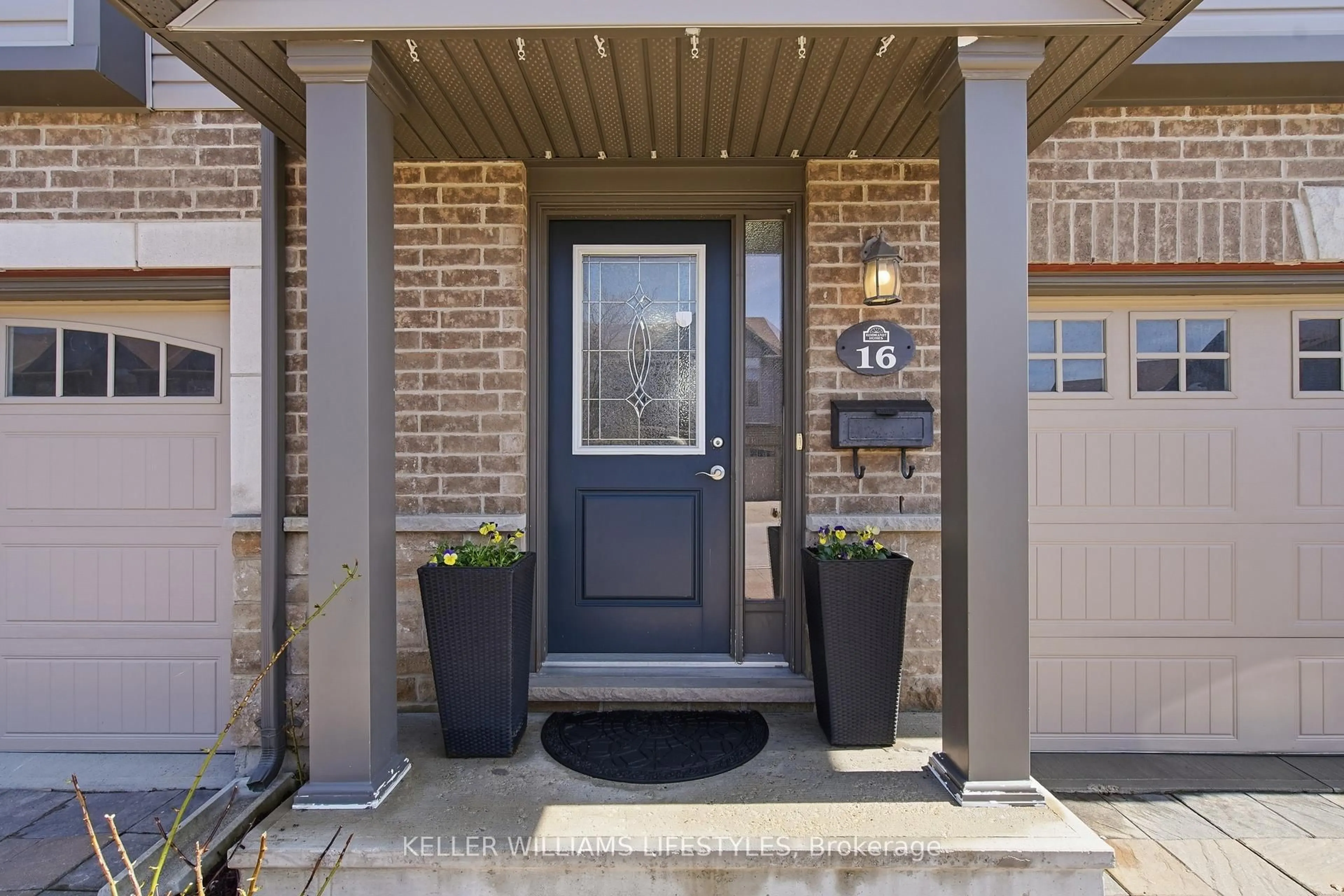Indoor entryway for 3400 Castle Rock Pl #16, London South Ontario N6L 0E4