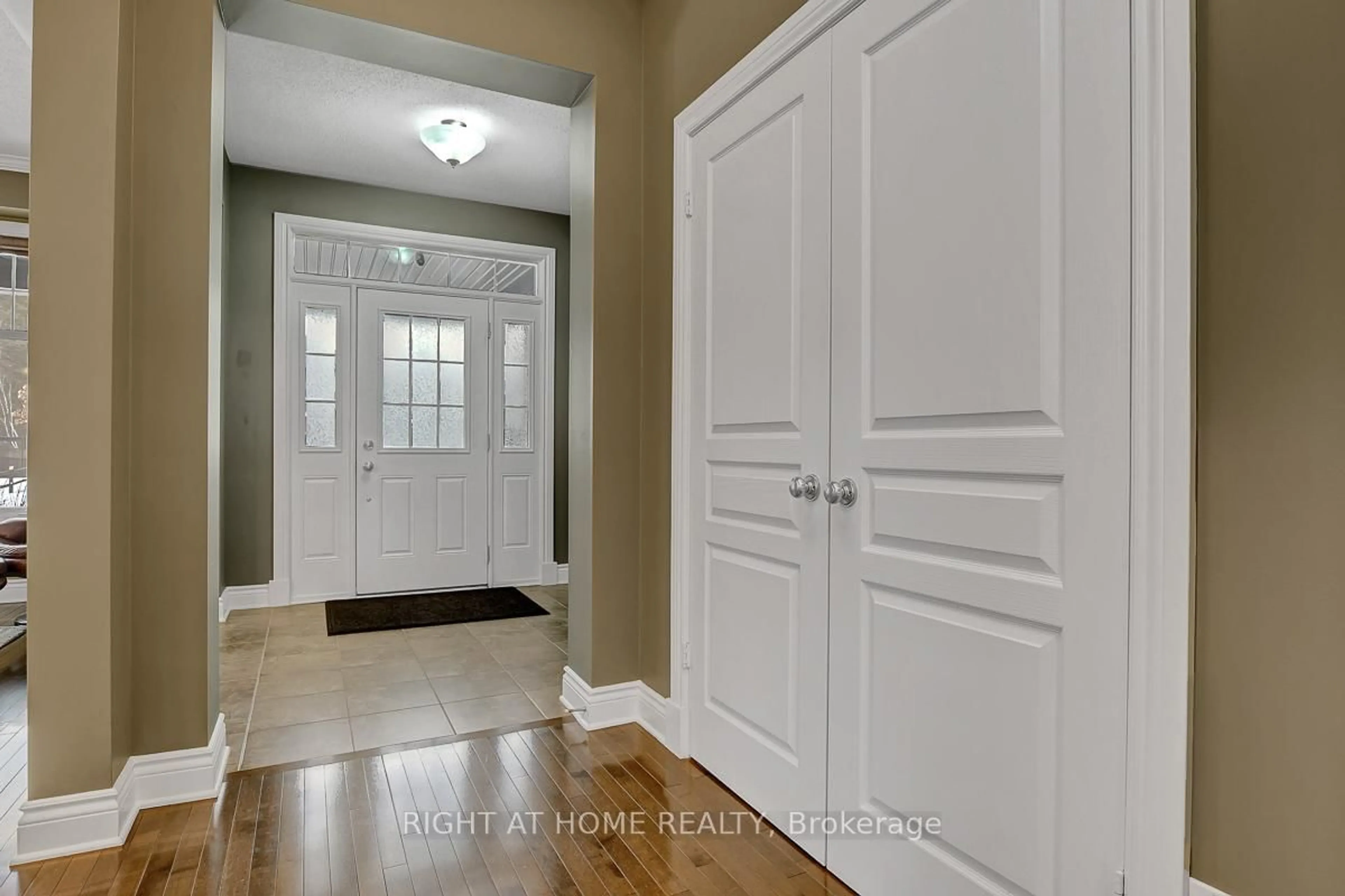 Indoor entryway for 701 Everlasting Cres, Ottawa Ontario K4A 0K2