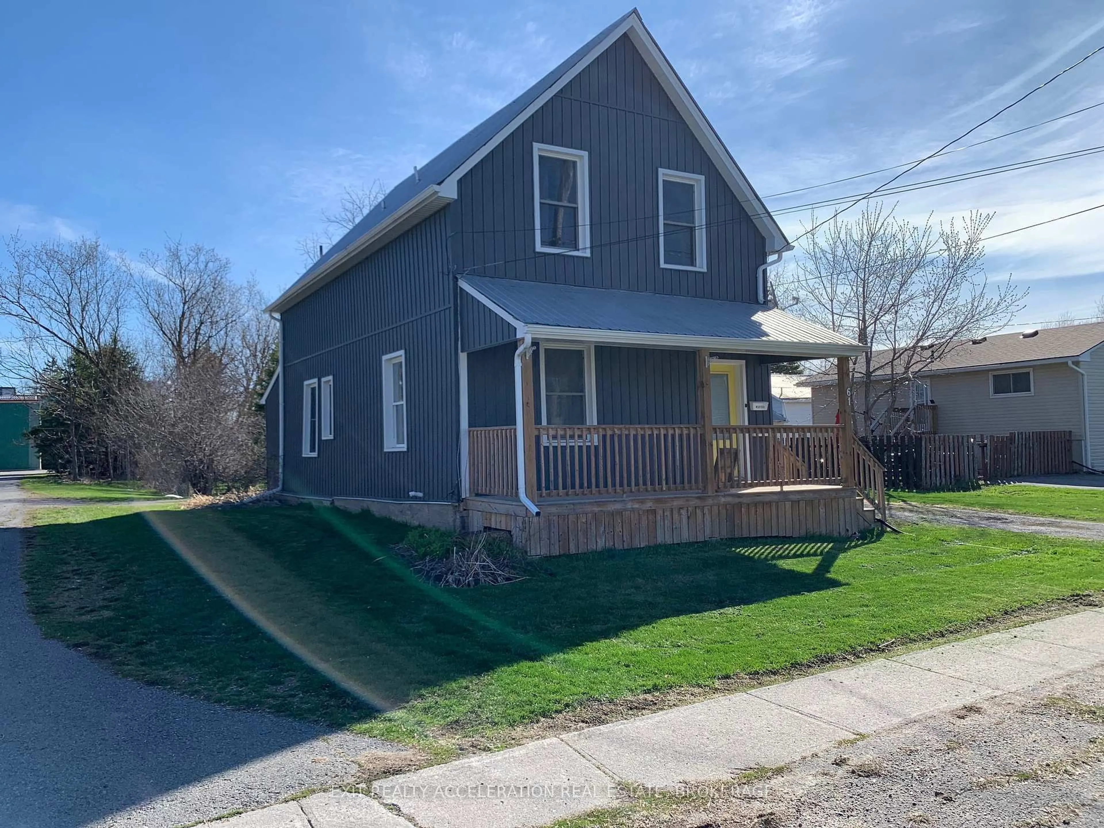 Home with vinyl exterior material, street for 261 Robert St, Greater Napanee Ontario K7R 2N4