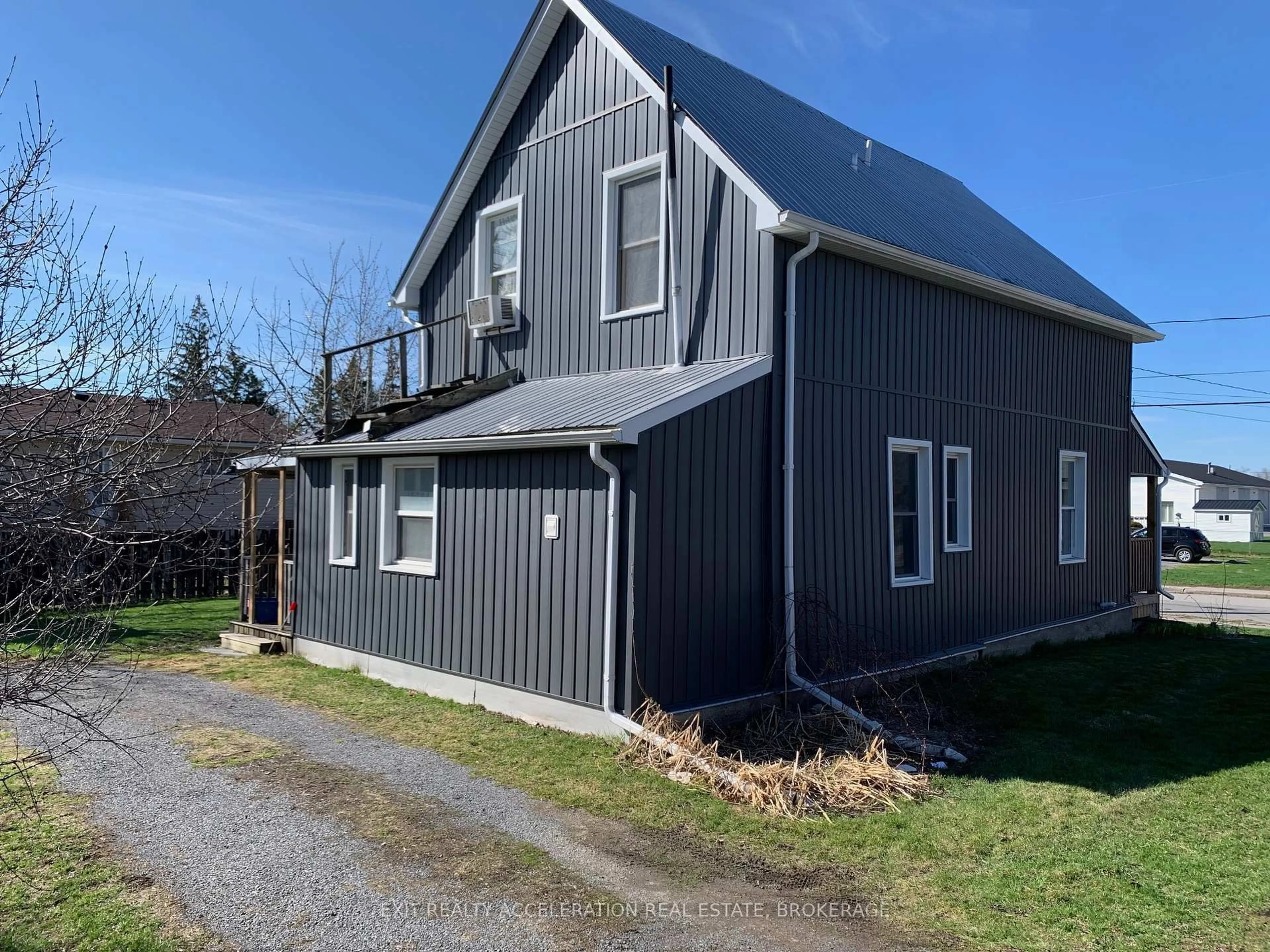 Home with vinyl exterior material, building for 261 Robert St, Greater Napanee Ontario K7R 2N4