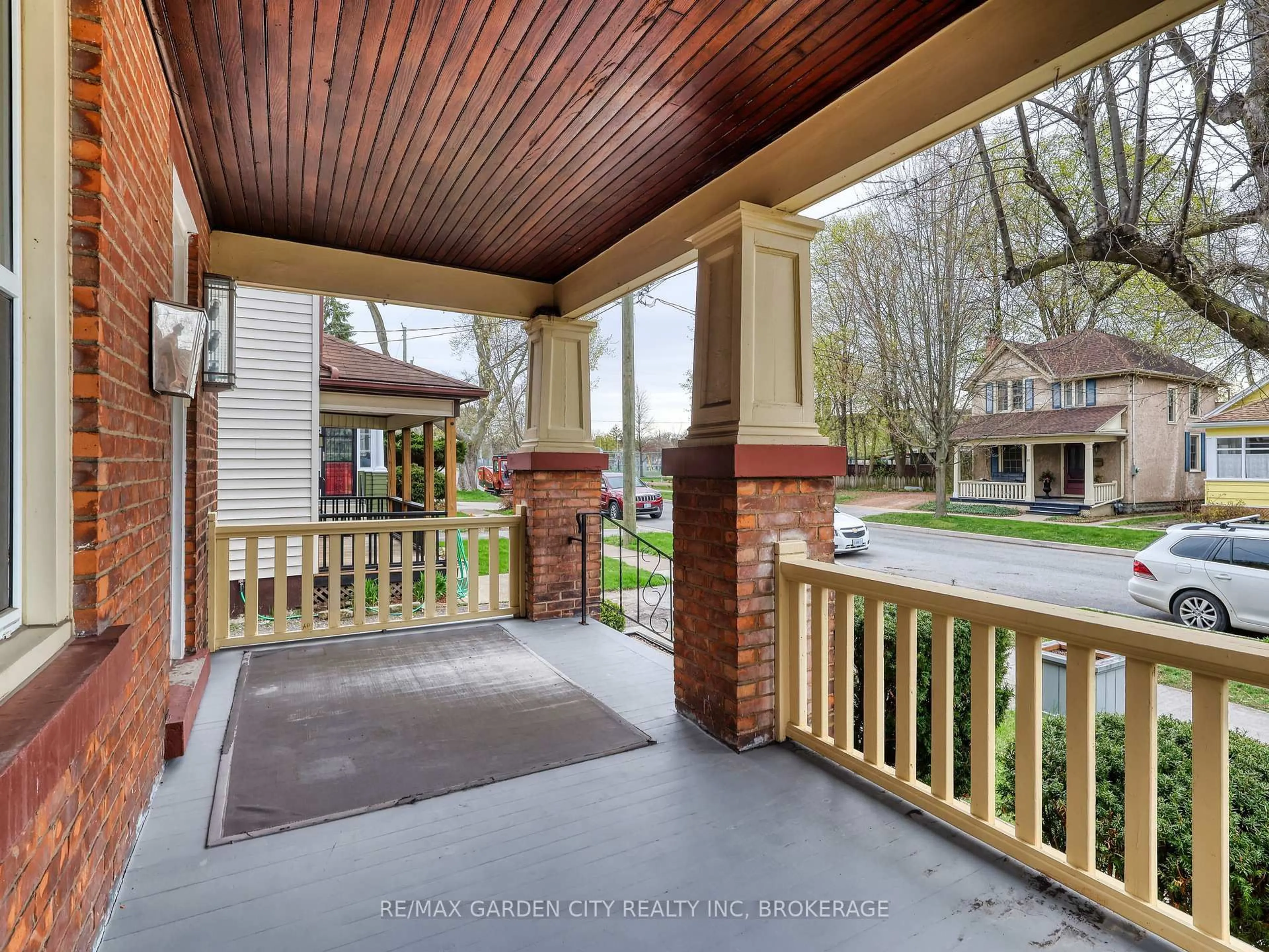 Unknown for 60 Woodland Ave, St. Catharines Ontario L2R 5A3