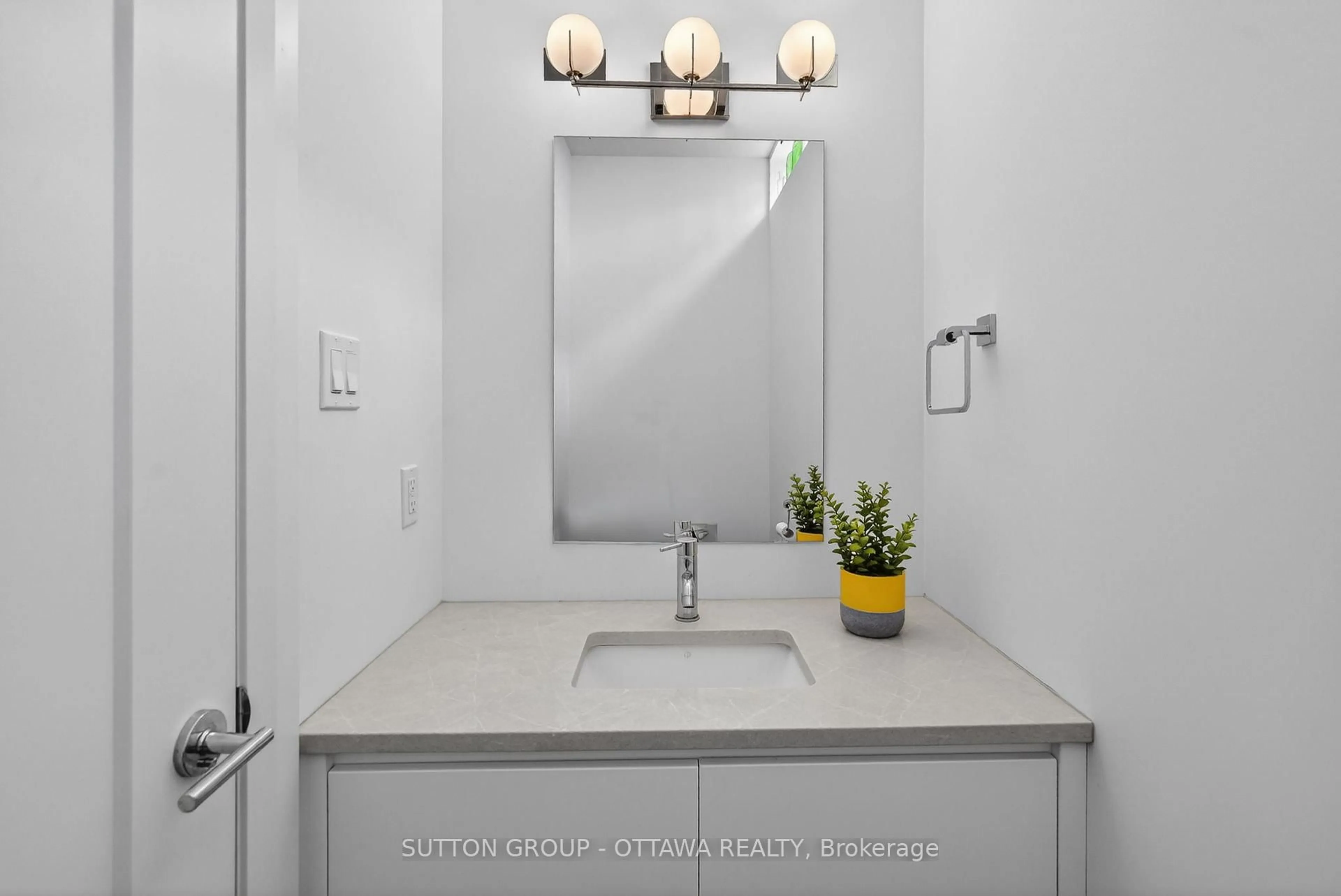 Contemporary bathroom, ceramic/tile floor for 31 CARLOTTA Ave, Ottawa Ontario K1L 6S5