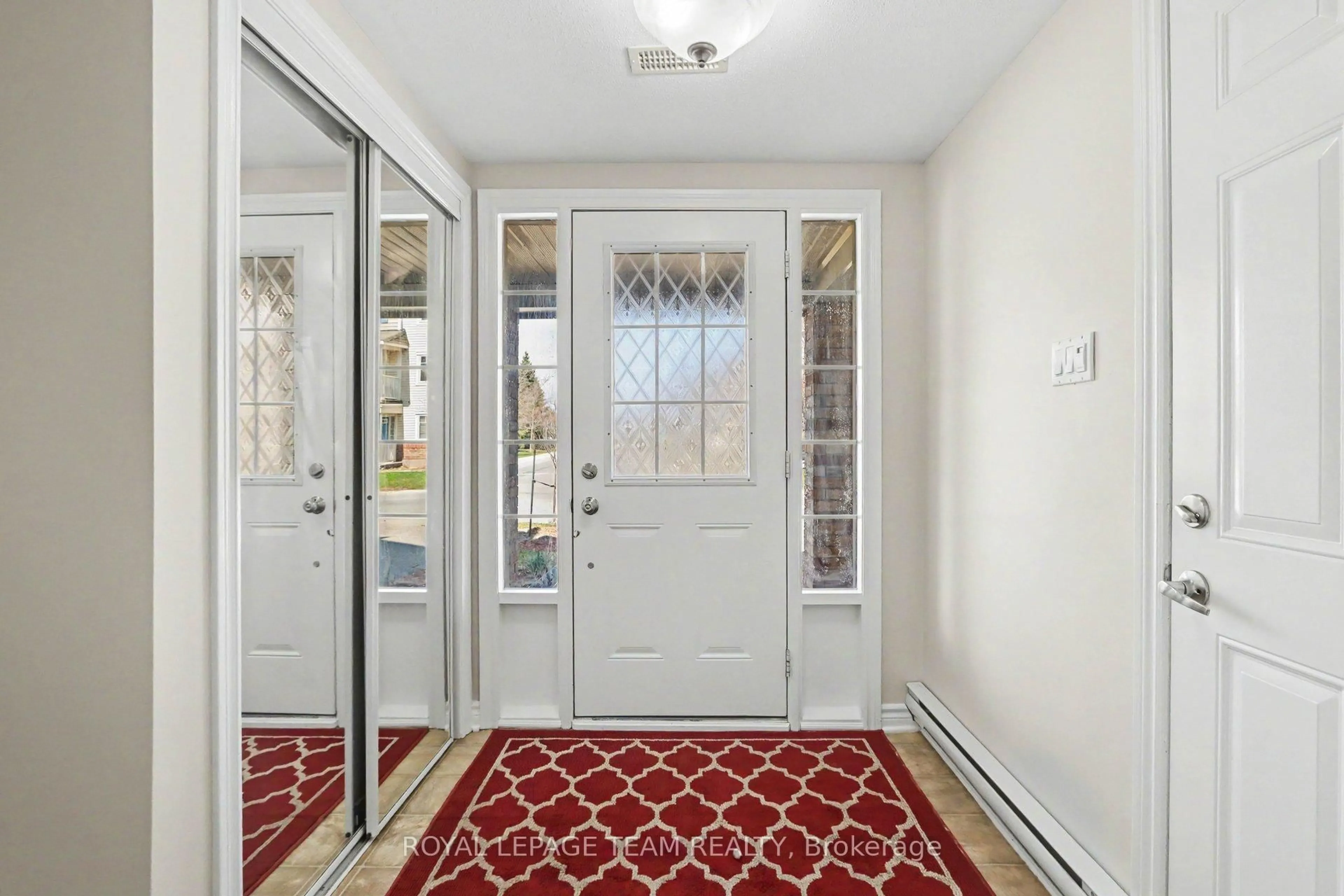 Indoor entryway for 2100 Madrid Ave, Ottawa Ontario K2J 0K4