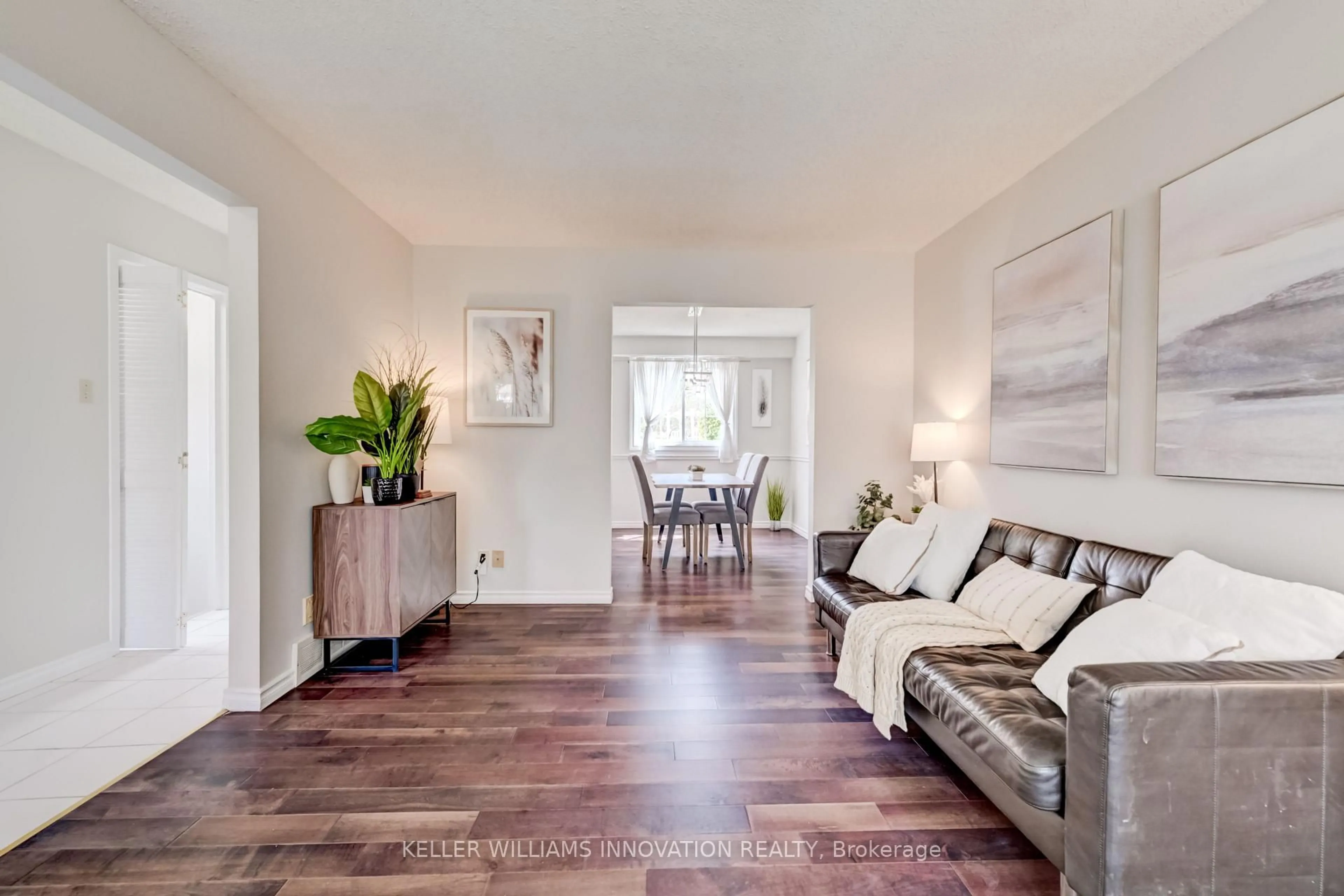 Living room with furniture, wood/laminate floor for 33 Carlyle Pl, Kitchener Ontario N2P 1R6