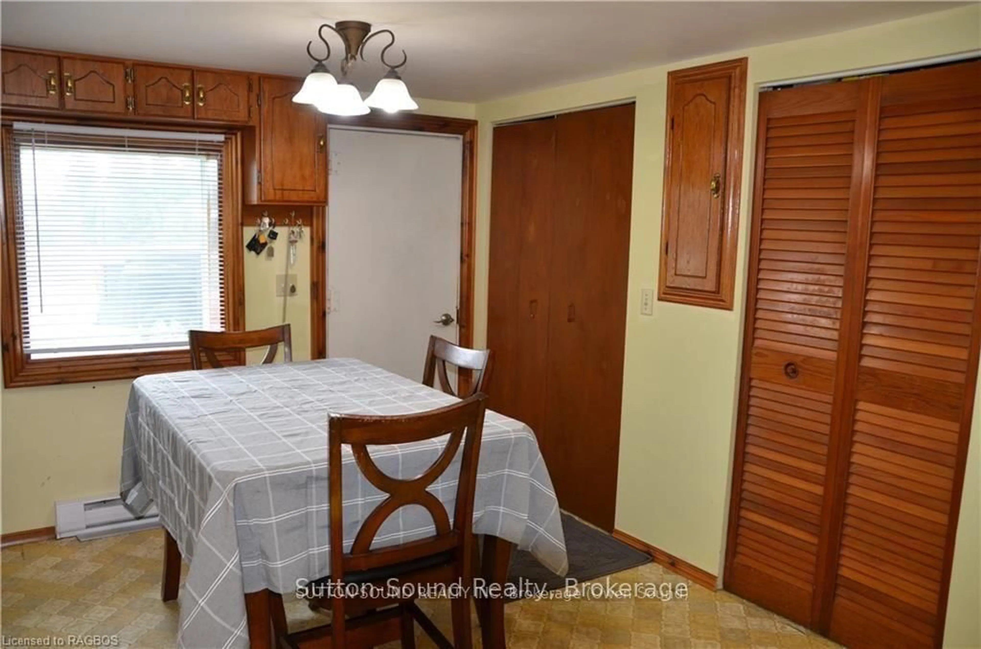 Dining room, unknown for 402432 GREY ROAD 4, West Grey Ontario N0H 1R0