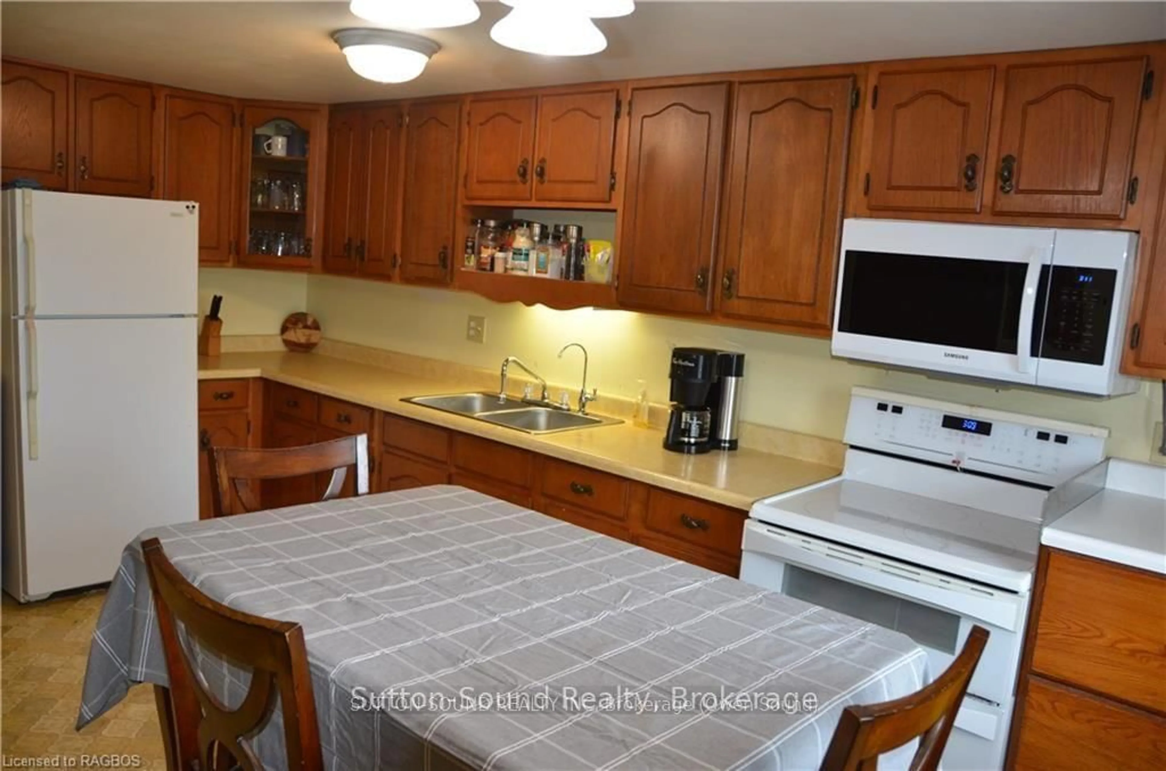 Standard kitchen, unknown for 402432 GREY ROAD 4, West Grey Ontario N0H 1R0