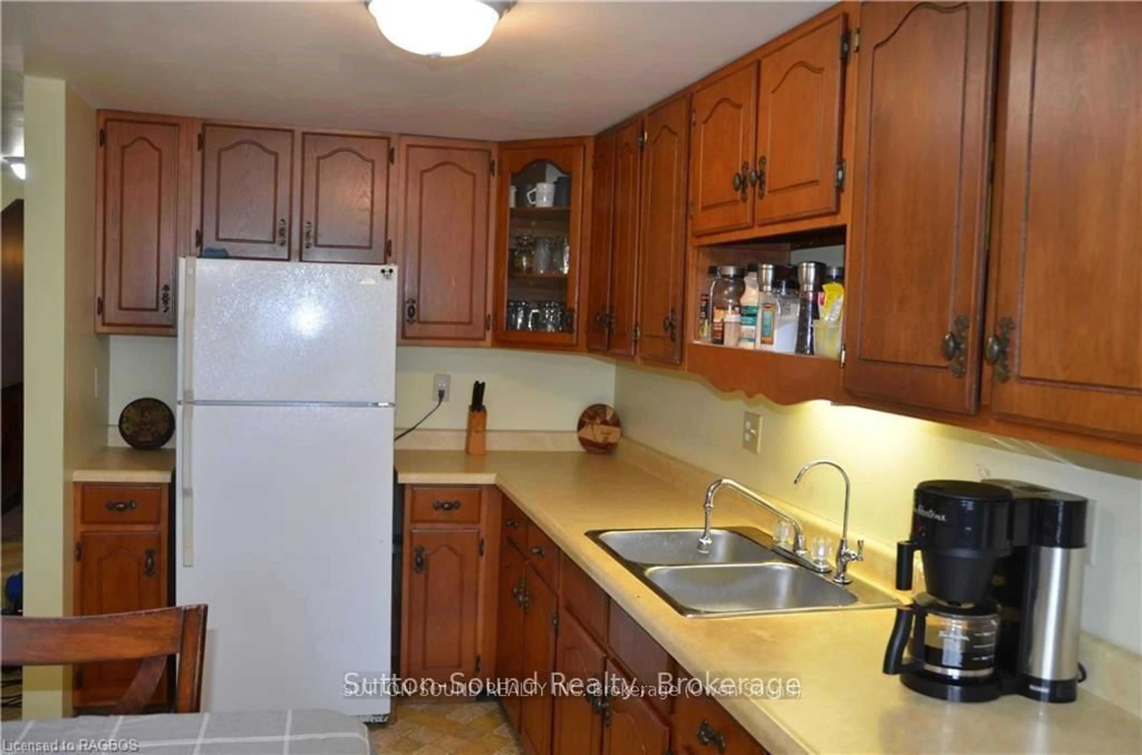 Standard kitchen, unknown for 402432 GREY ROAD 4, West Grey Ontario N0H 1R0
