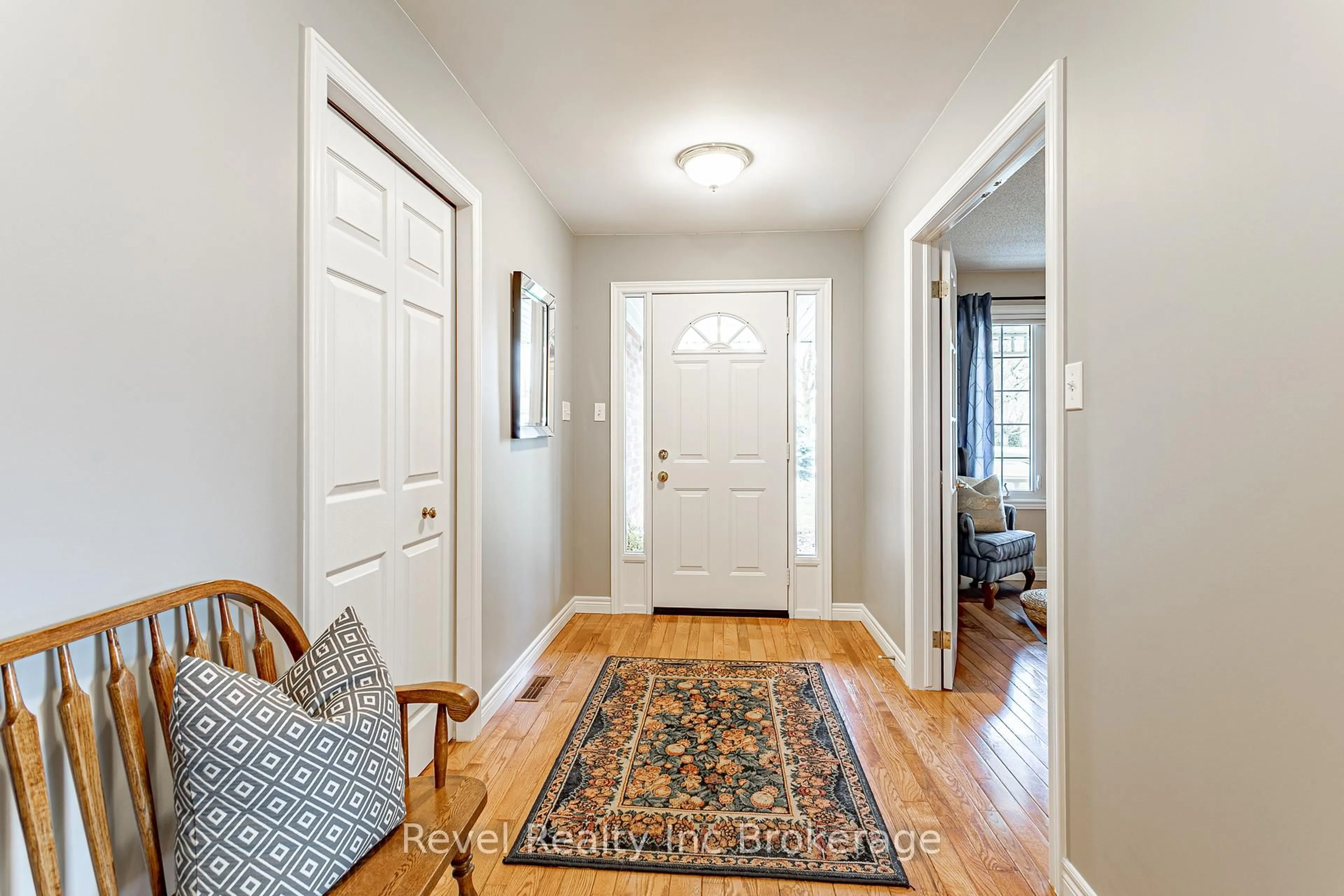 Indoor entryway for 152 North Town Line, Ingersoll Ontario N5C 2B6