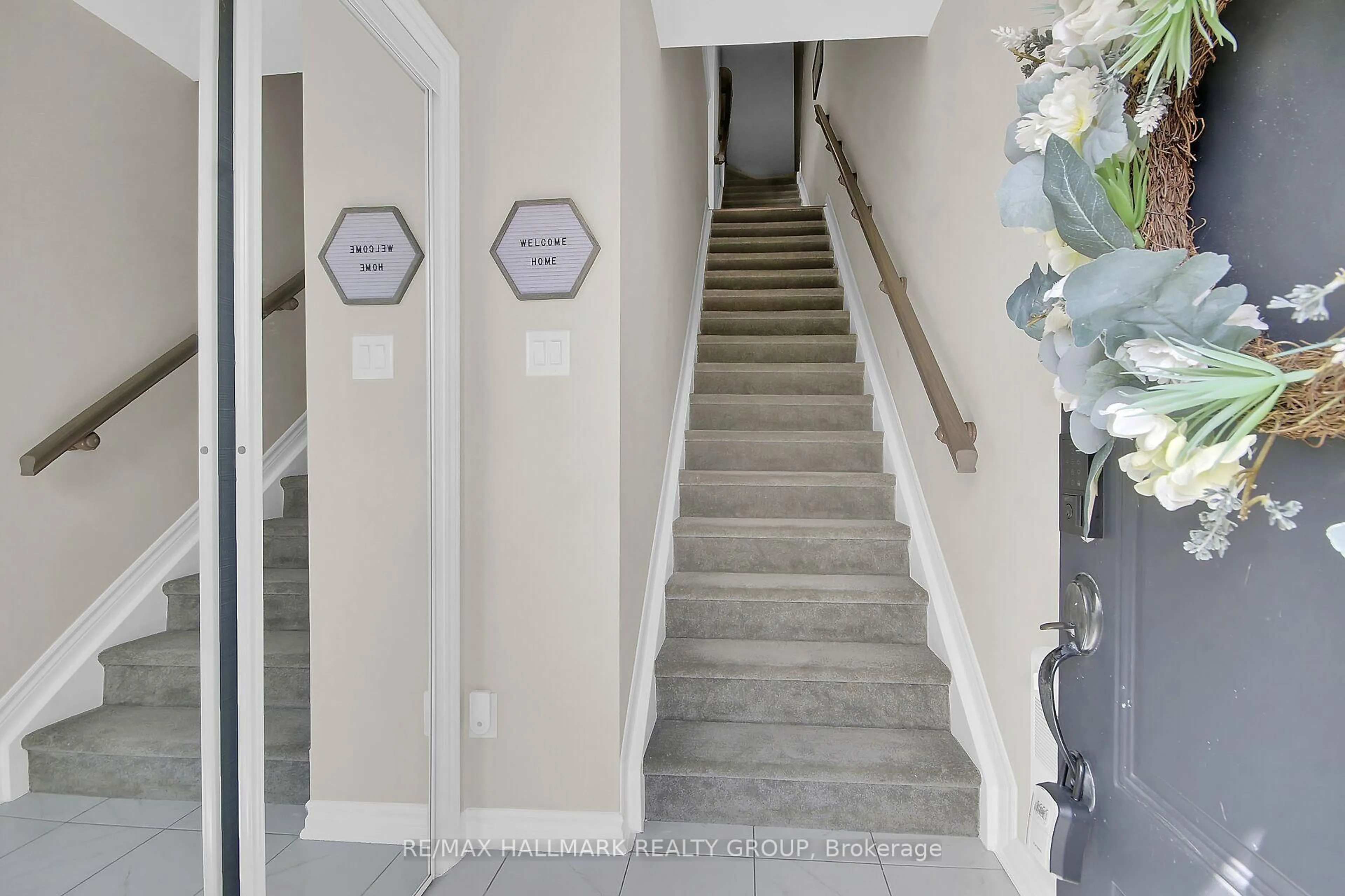 Indoor foyer for 220 Pilot Private, Ottawa Ontario K2V 0S4