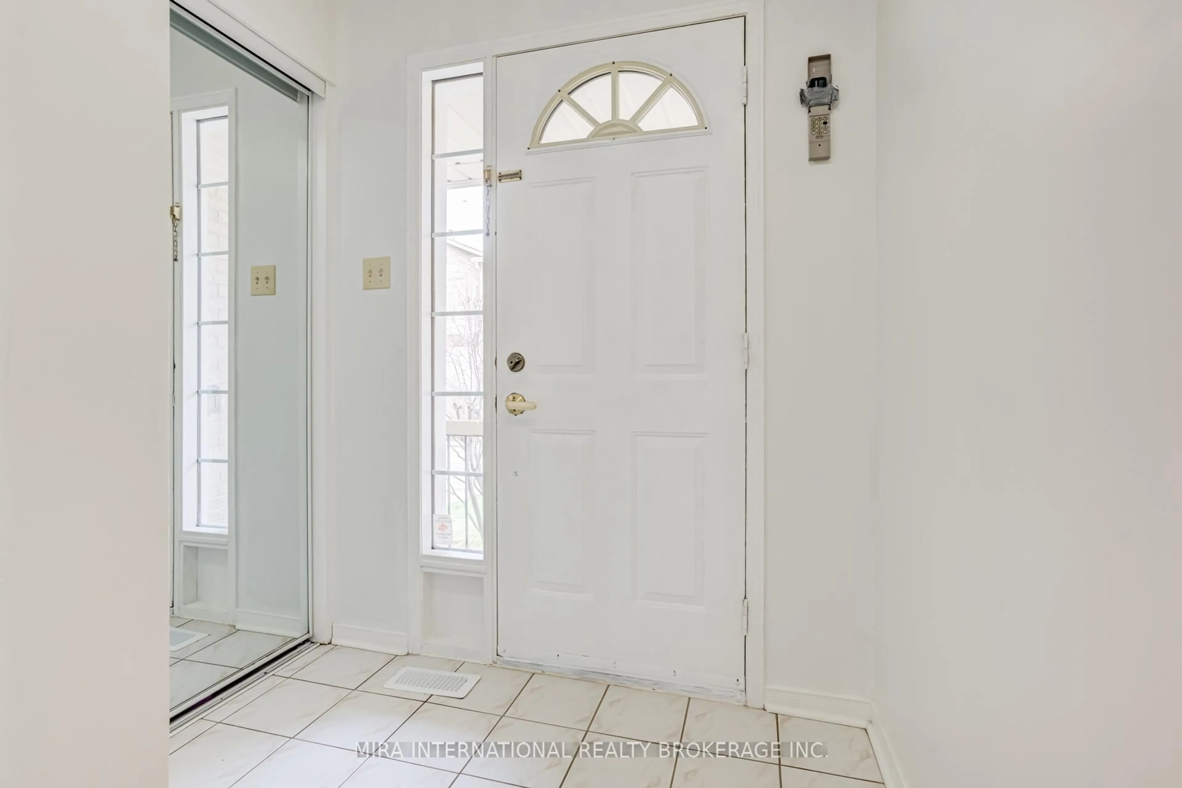 Indoor entryway for 302 College Ave #163, Guelph Ontario N1G 4T6