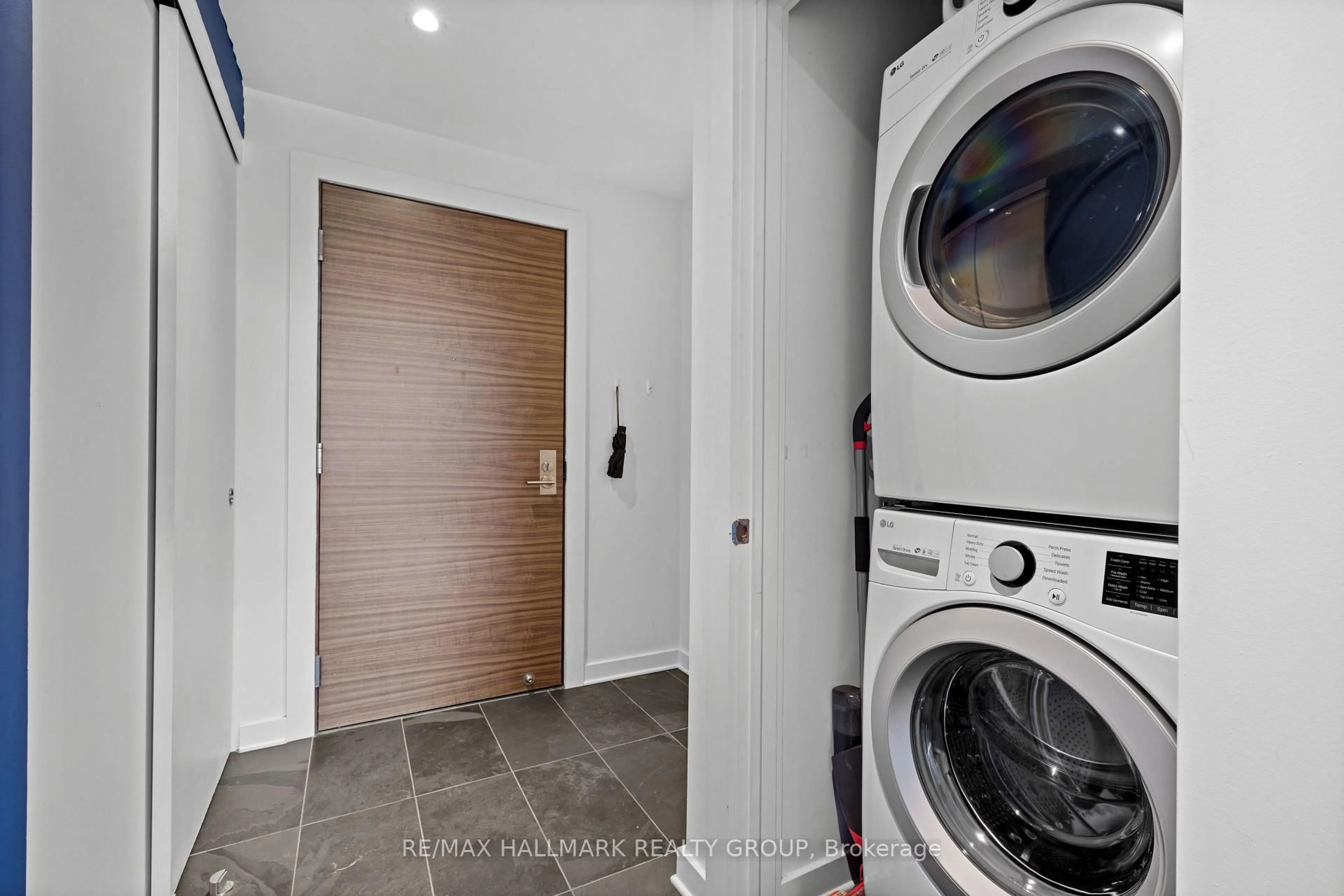 Laundry room for 135 Barrette St #607, Ottawa Ontario K1L 7Z9