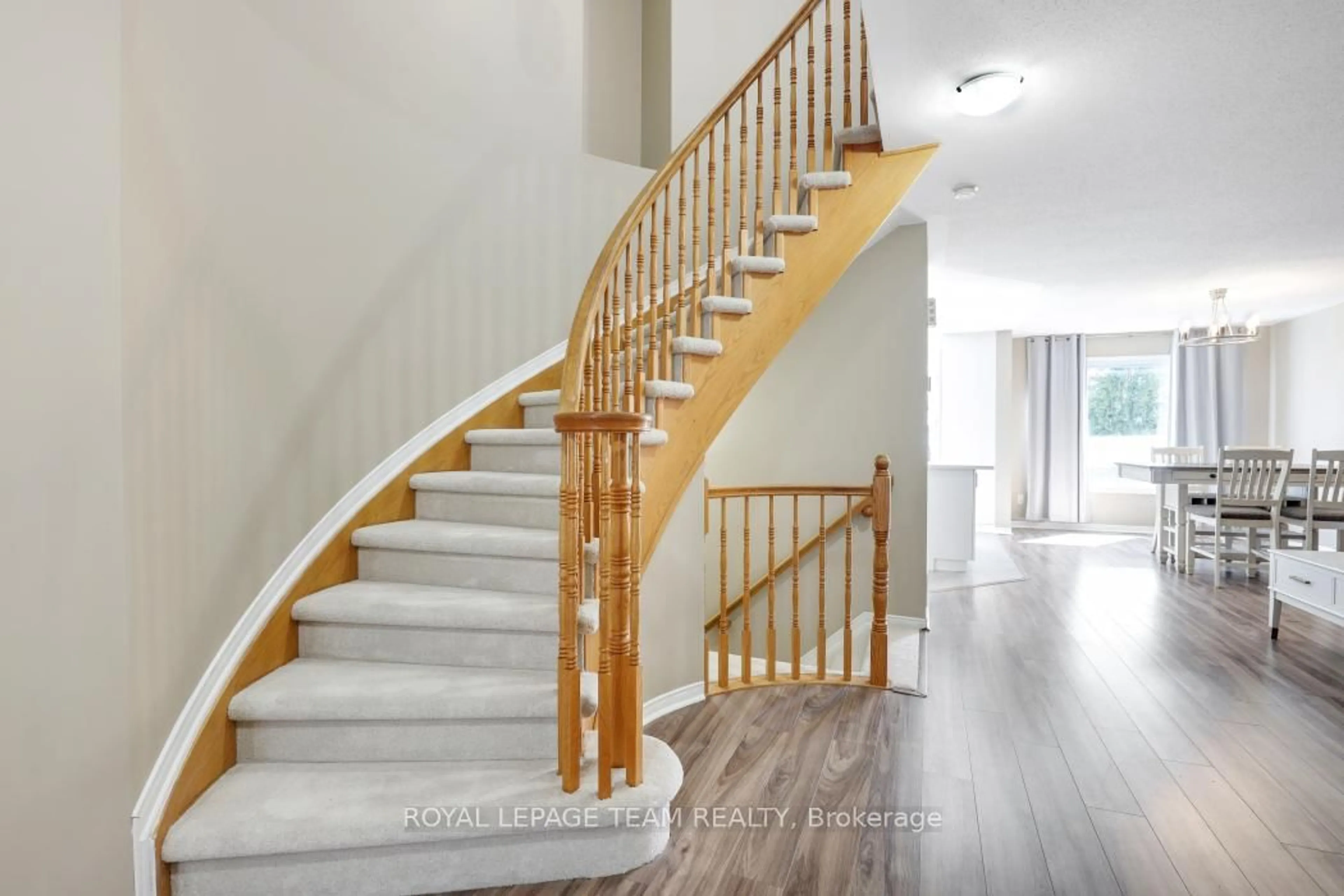 Stairs for 576 Chardonnay Dr, Ottawa Ontario K4A 4J9