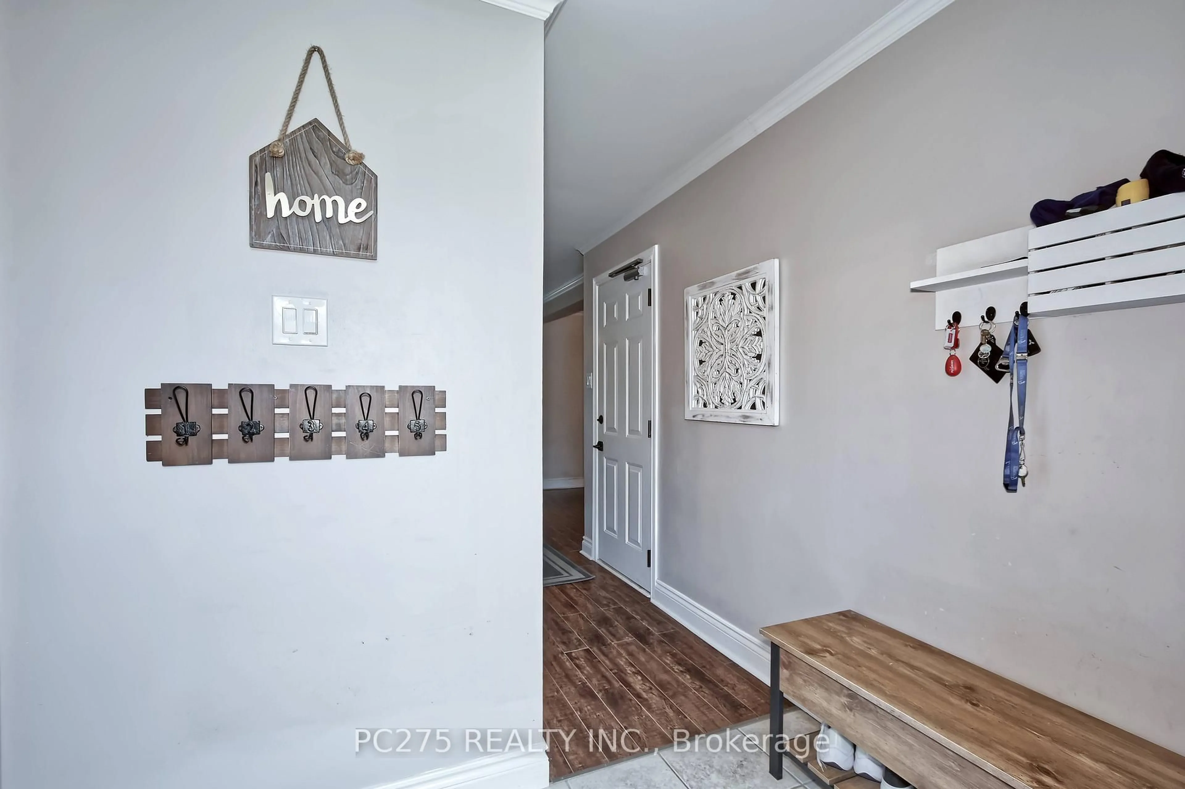 Indoor entryway for 700 Osgoode Dr #14, London South Ontario N6E 2H1