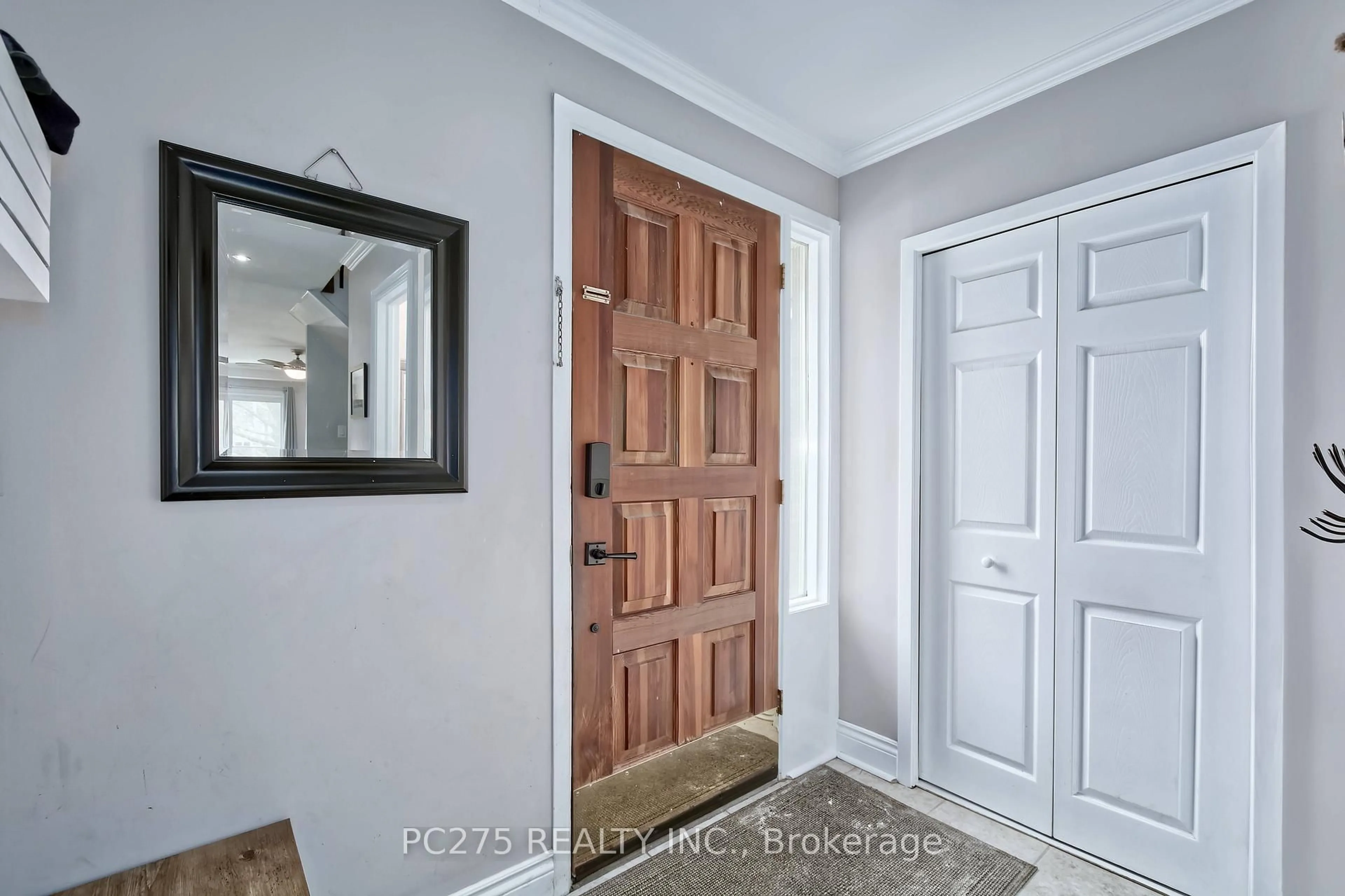 Indoor entryway for 700 Osgoode Dr #14, London South Ontario N6E 2H1
