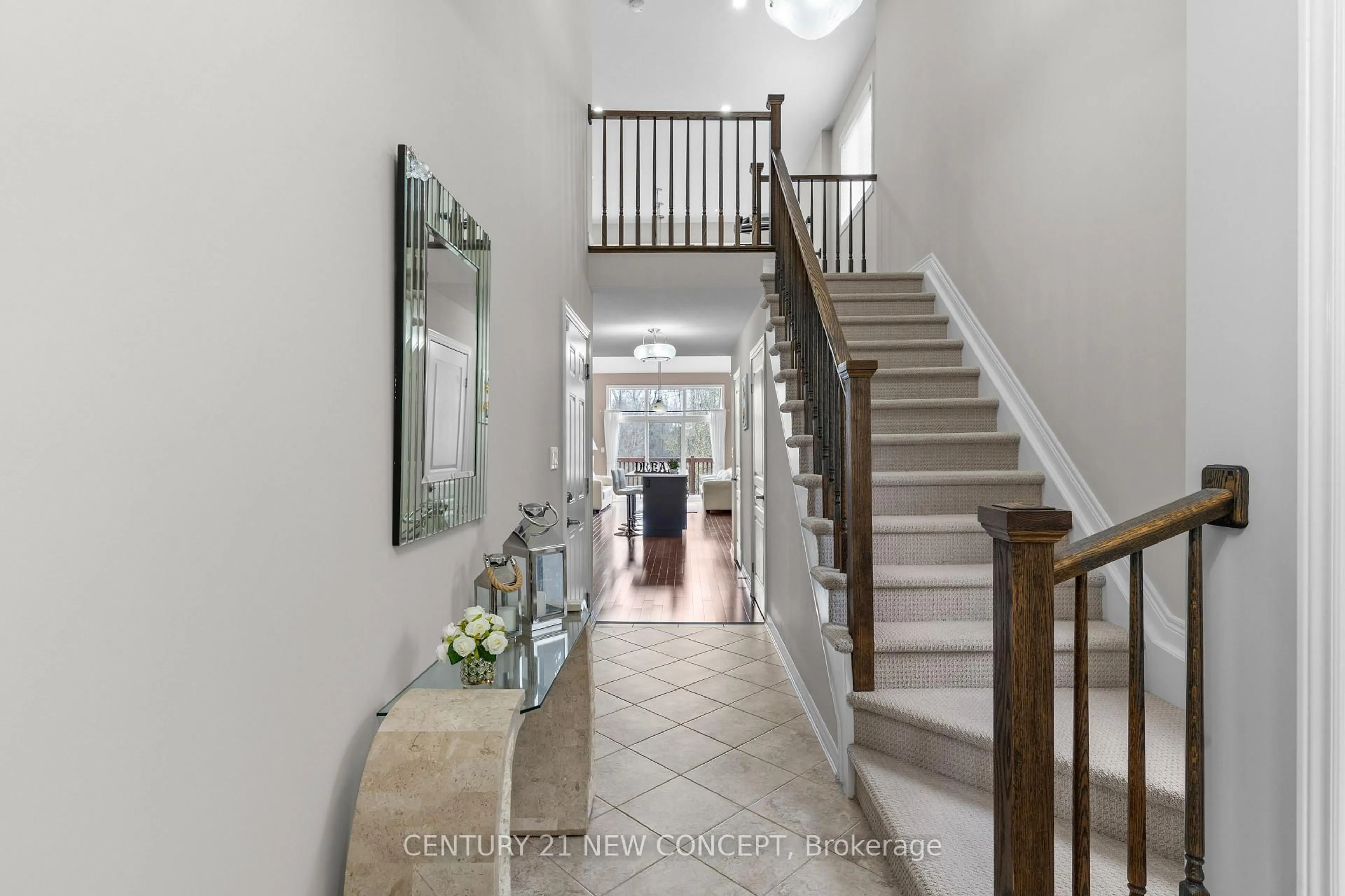Indoor entryway for 7684 Green Vista Gate, Niagara Falls Ontario L2G 0A8