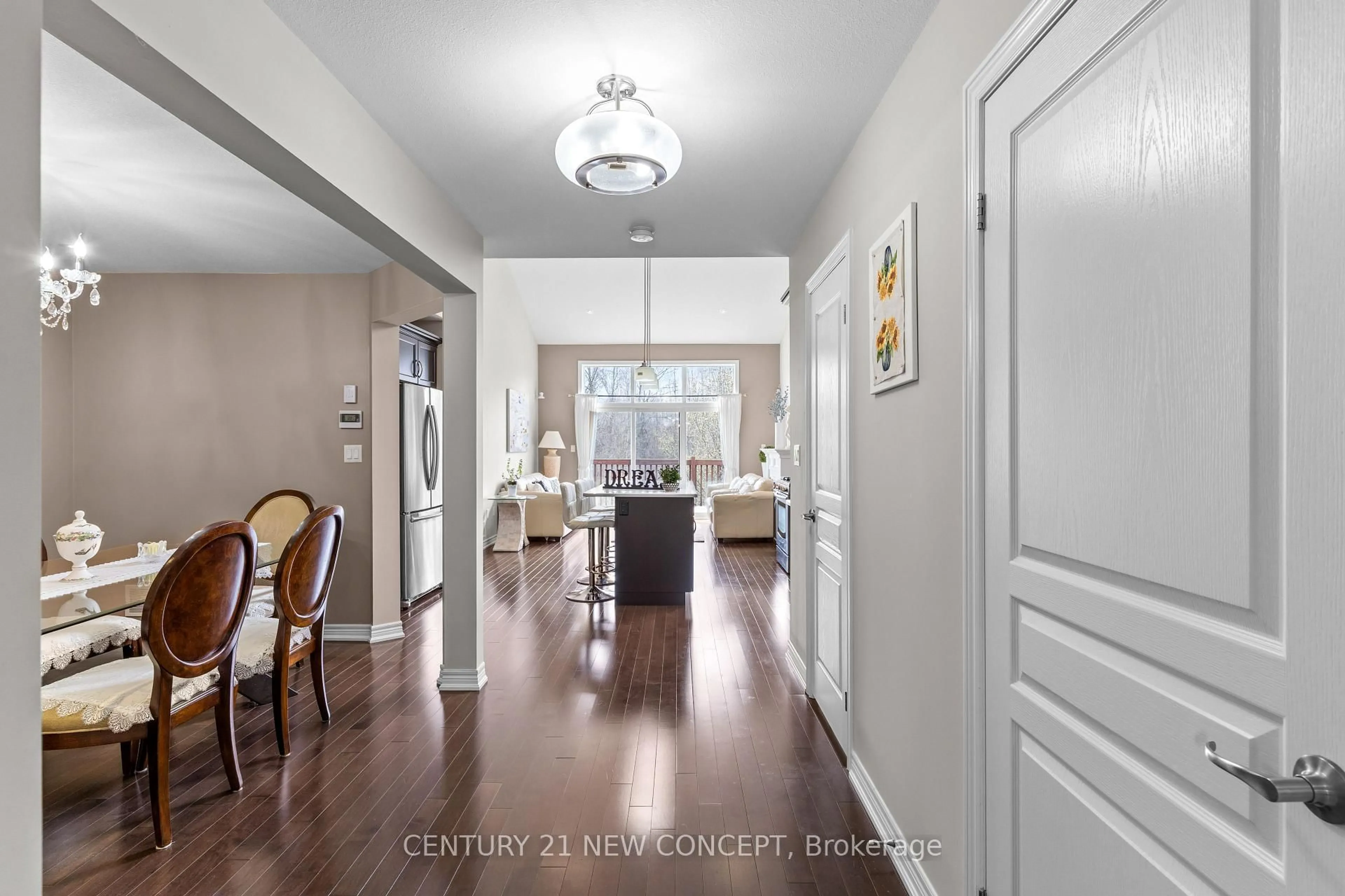 Indoor entryway for 7684 Green Vista Gate, Niagara Falls Ontario L2G 0A8