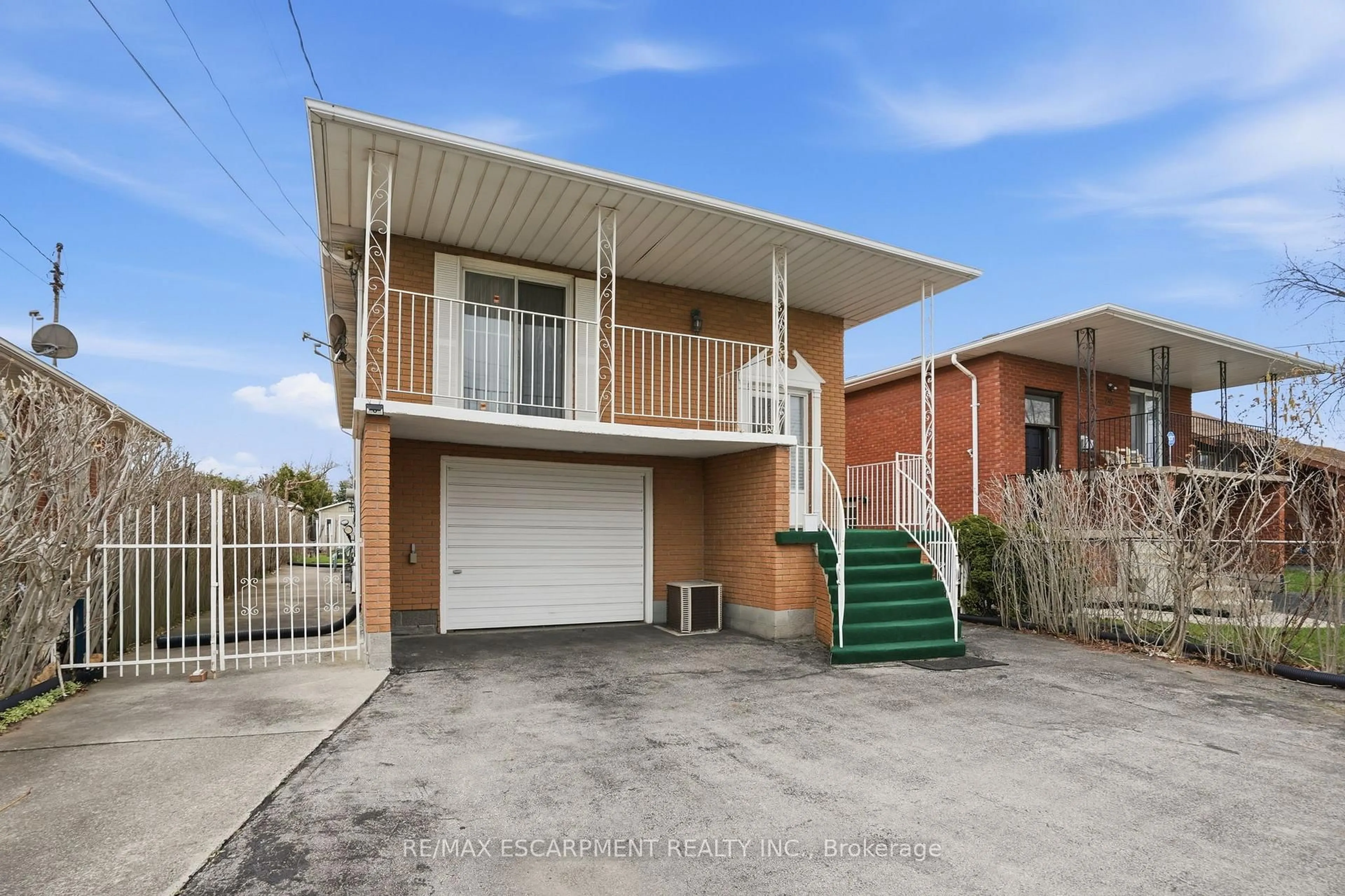 Unknown for 233 Fruitland Rd, Hamilton Ontario L8E 5J8