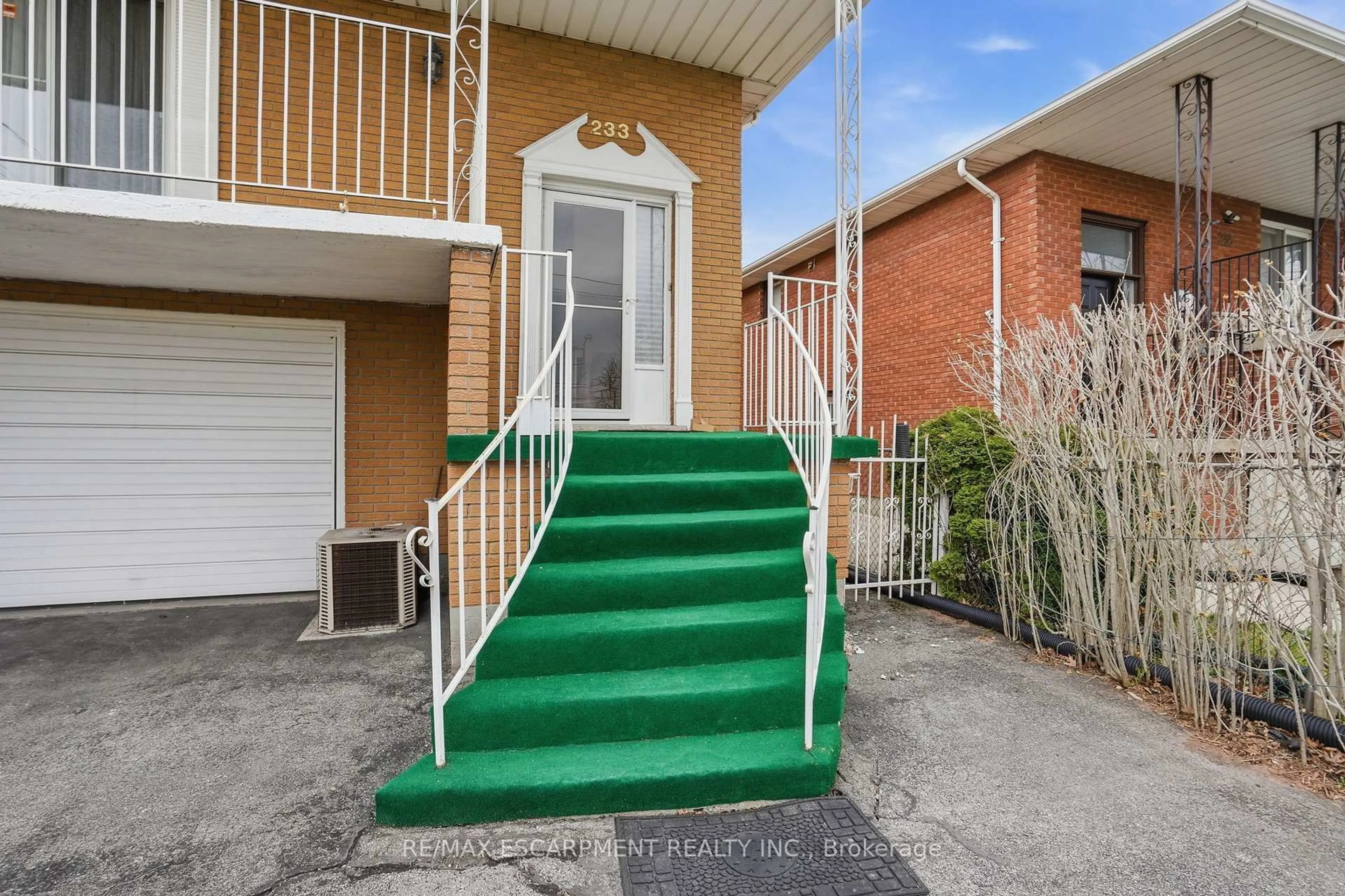 Stairs for 233 Fruitland Rd, Hamilton Ontario L8E 5J8