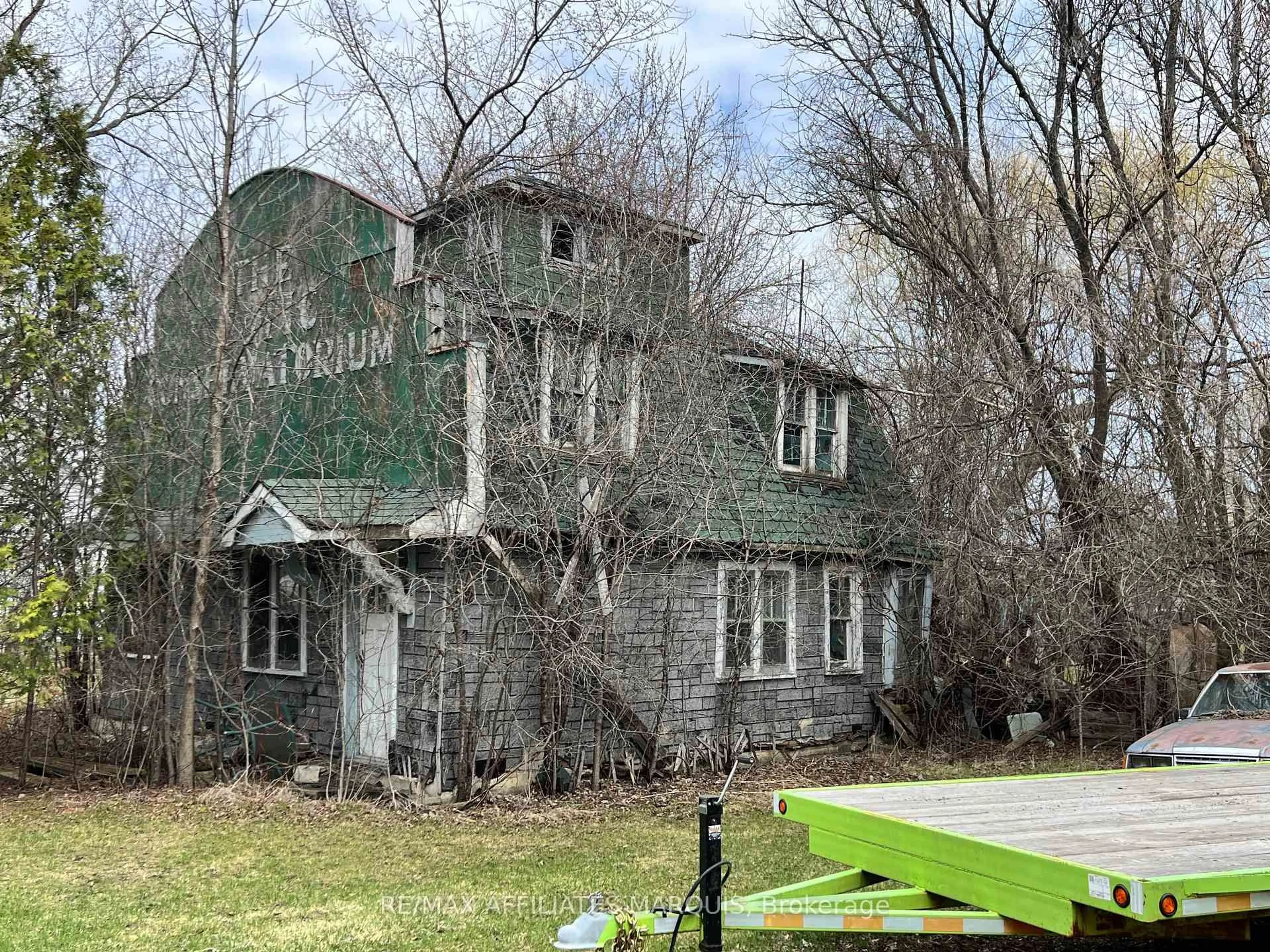 Unknown for 75 Union St, Smiths Falls Ontario K7A 4S4