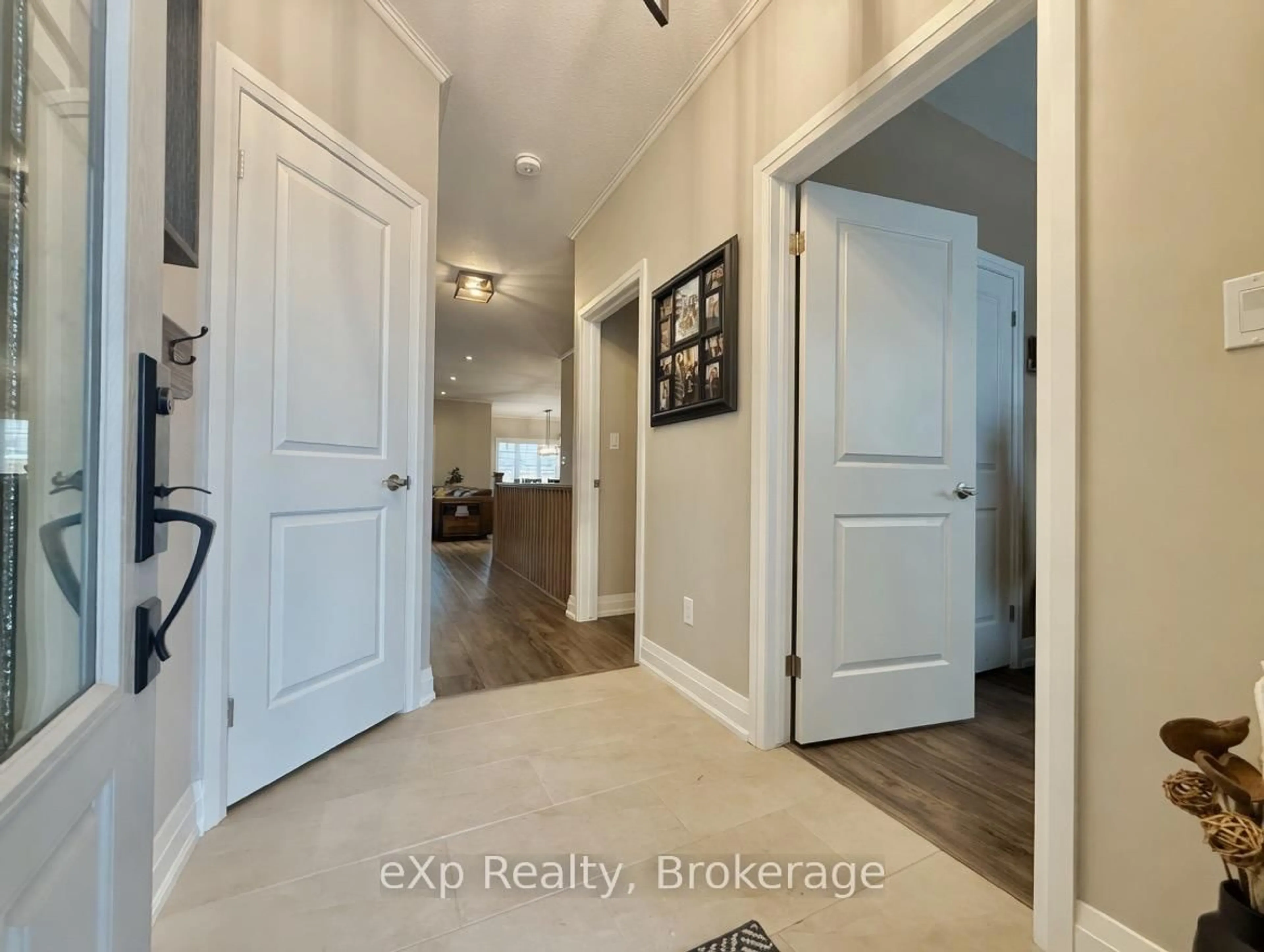 Indoor entryway for 119 Third St, Brockton Ontario N0G 2V0