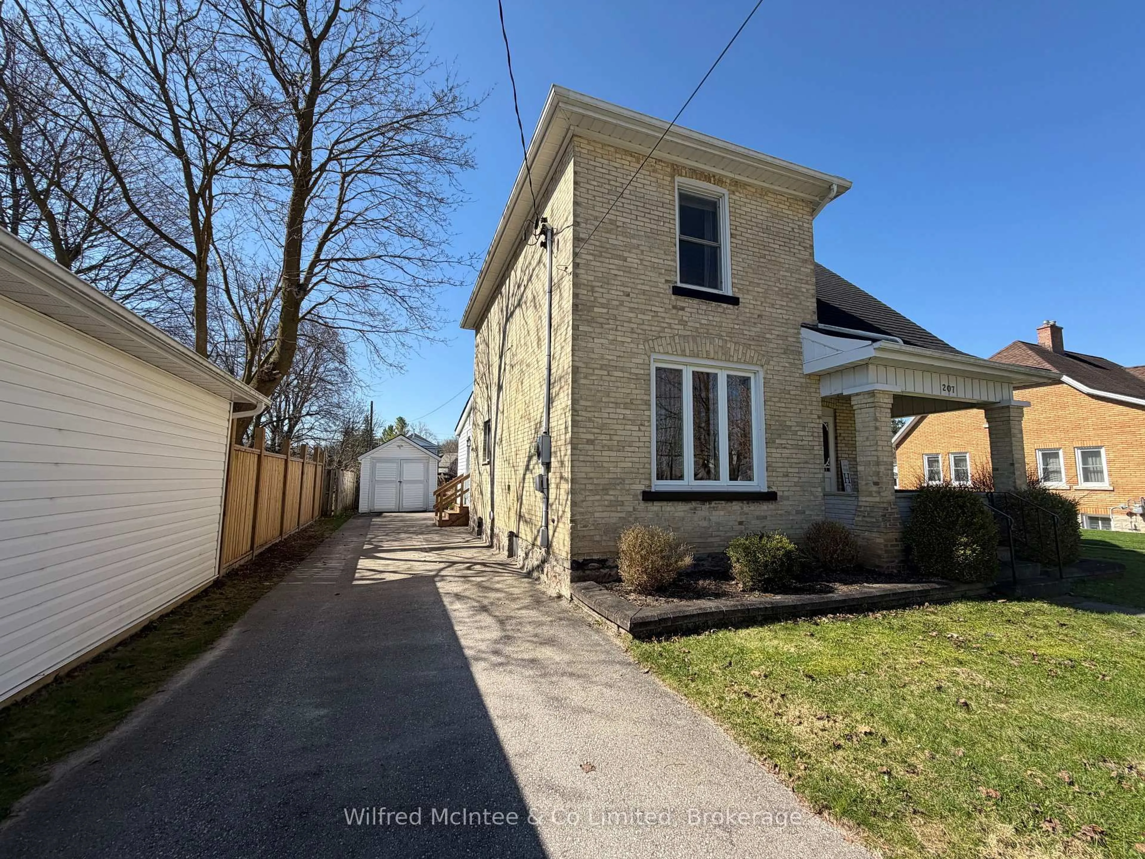 A pic from outside/outdoor area/front of a property/back of a property/a pic from drone, street for 207 John St, Brockton Ontario N0G 2V0