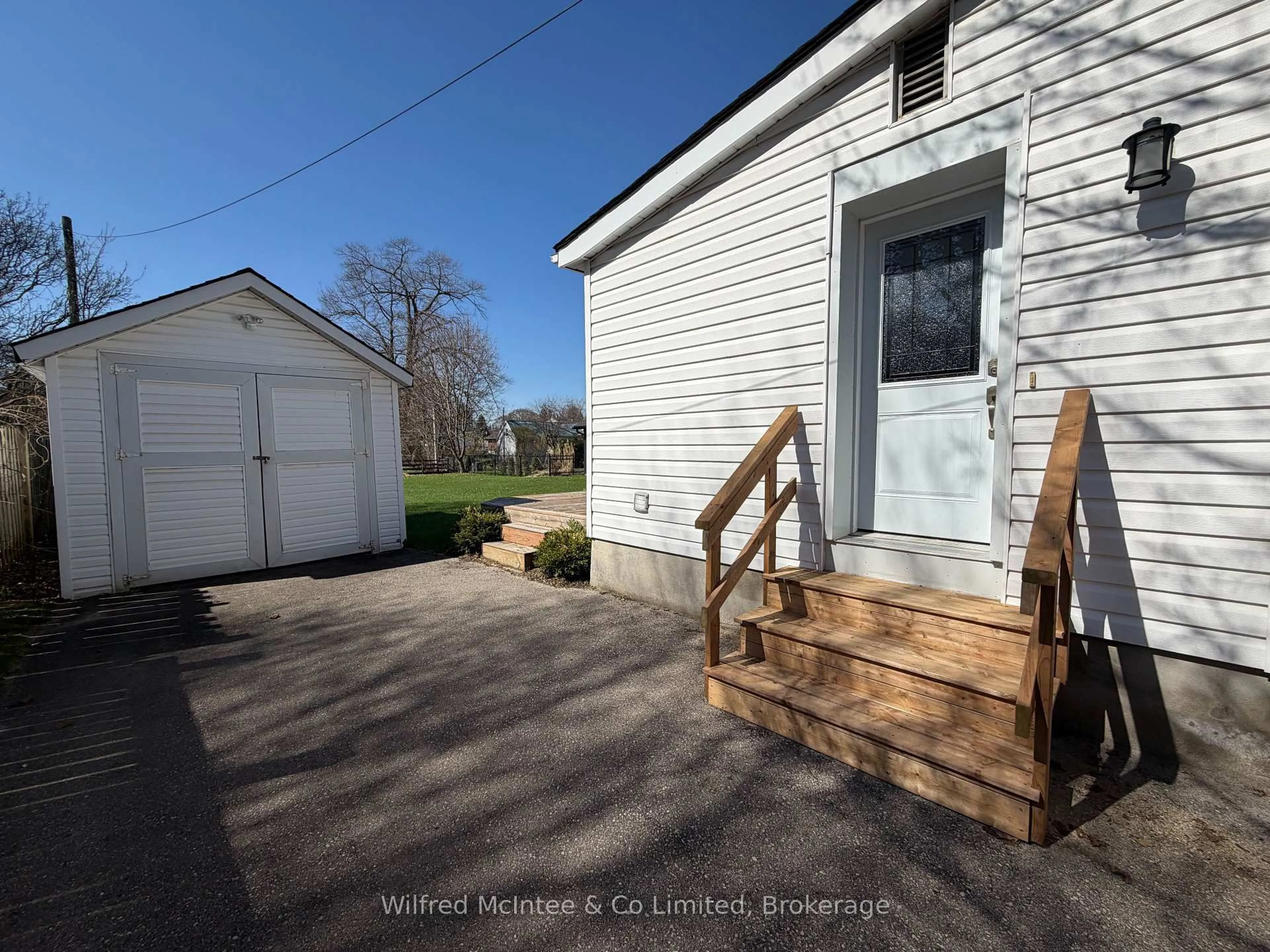 Unknown for 207 John St, Brockton Ontario N0G 2V0