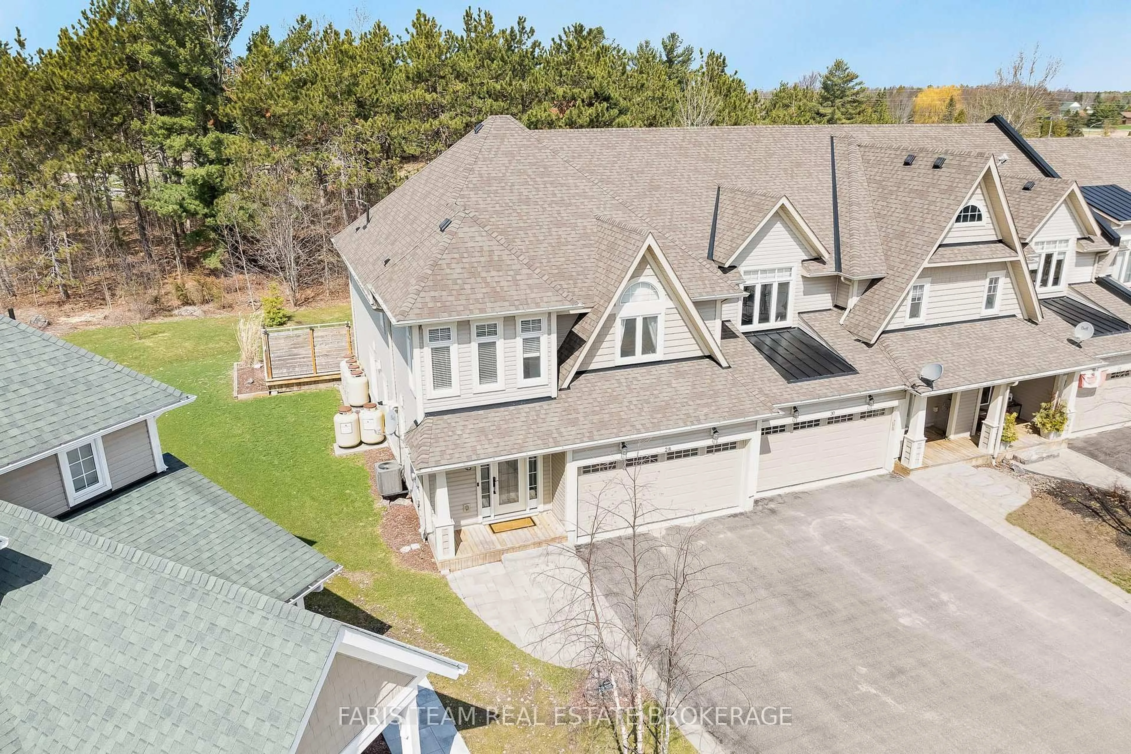 A pic from outside/outdoor area/front of a property/back of a property/a pic from drone, street for 28 Masters Cres, Georgian Bay Ontario L0K 1S0