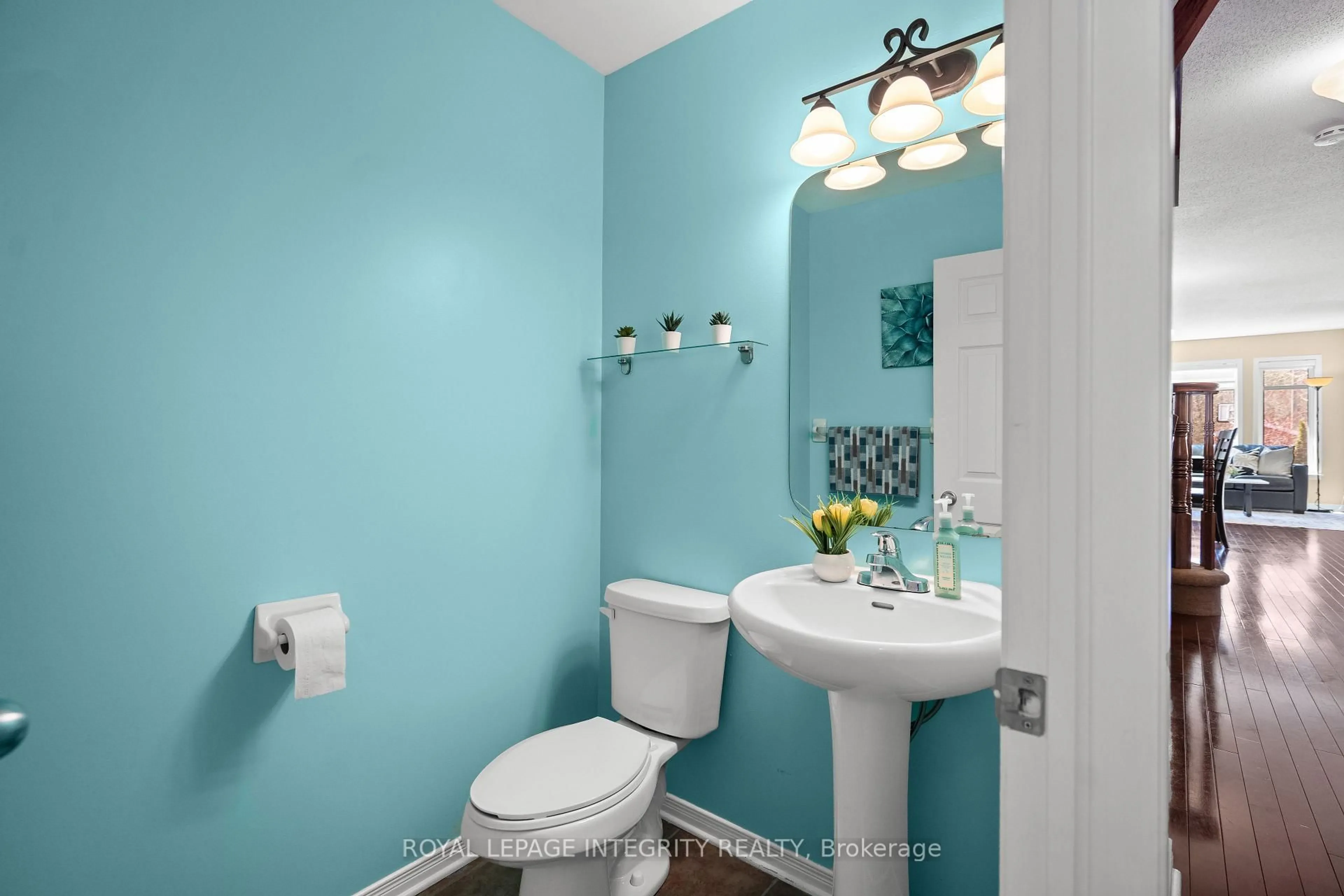 Standard bathroom, ceramic/tile floor for 722 Nakina Way, Ottawa Ontario K1V 2H9