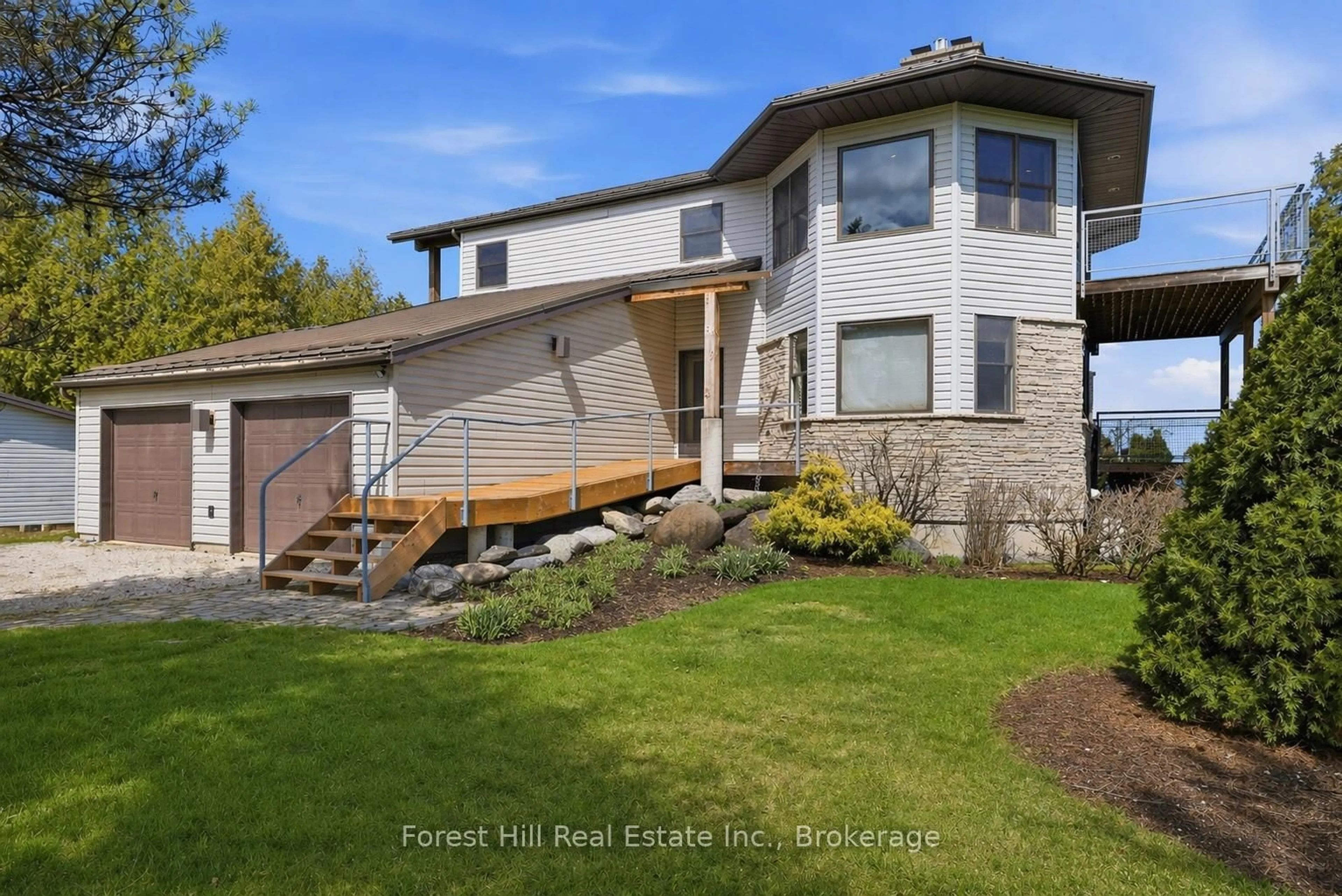 Home with vinyl exterior material, street for 295 Lakeshore Rd, Meaford Ontario N4L 0A7