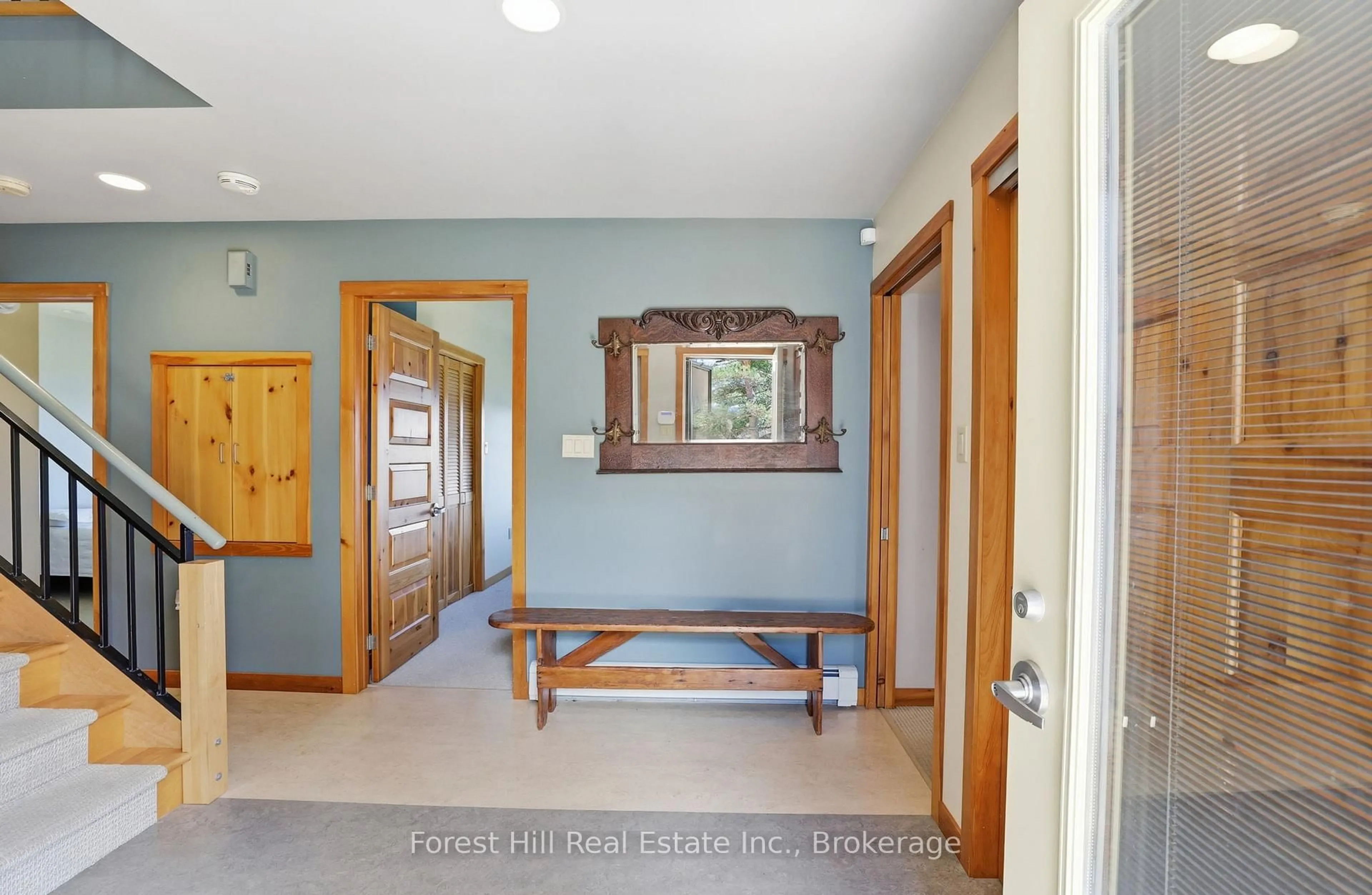 Indoor entryway for 295 Lakeshore Rd, Meaford Ontario N4L 0A7