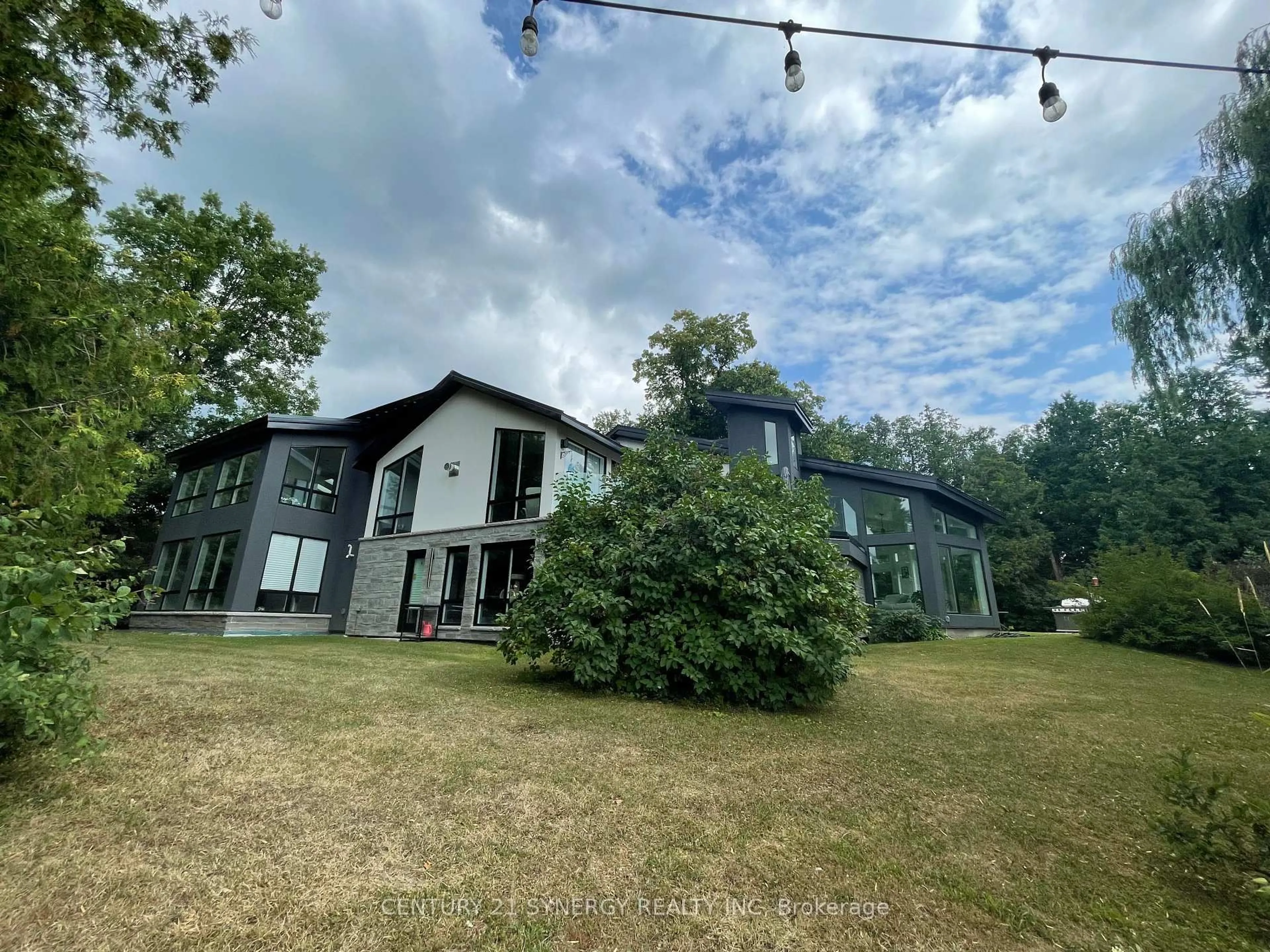 A pic from outside/outdoor area/front of a property/back of a property/a pic from drone, unknown for 2318/2316 Summerside Dr, Ottawa Ontario K4M 1B4