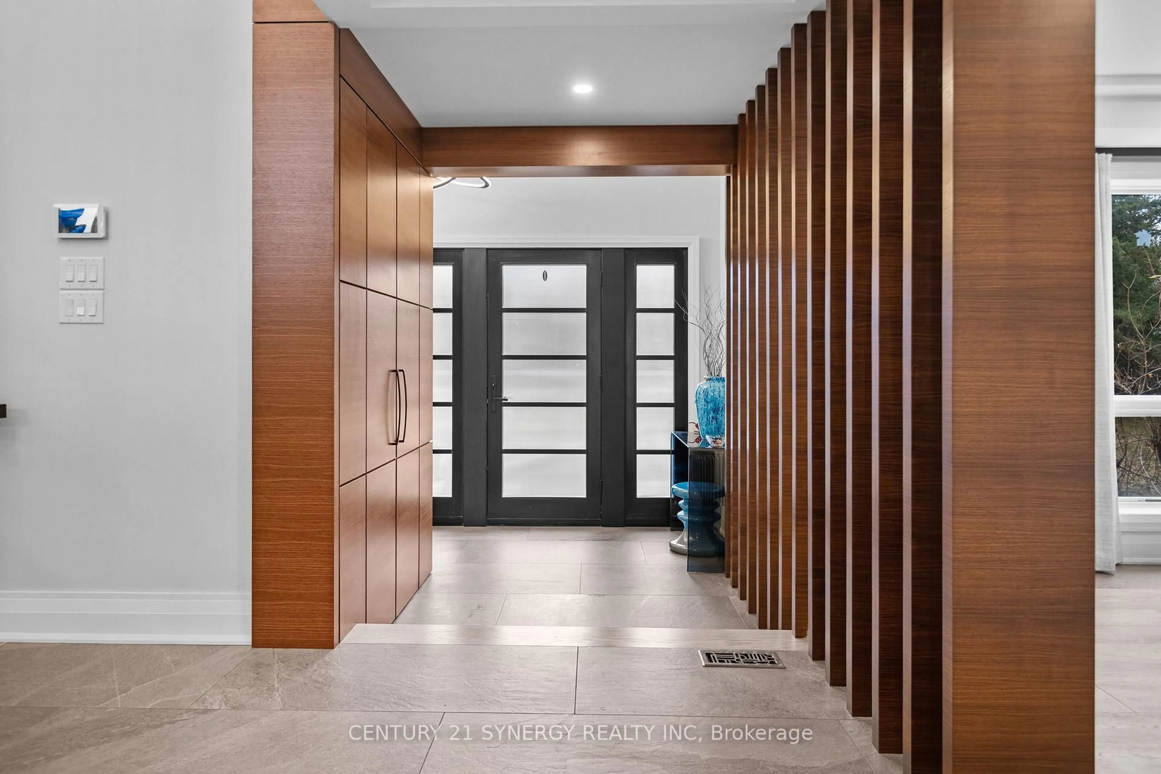 Indoor foyer for 2318/2316 Summerside Dr, Ottawa Ontario K4M 1B4