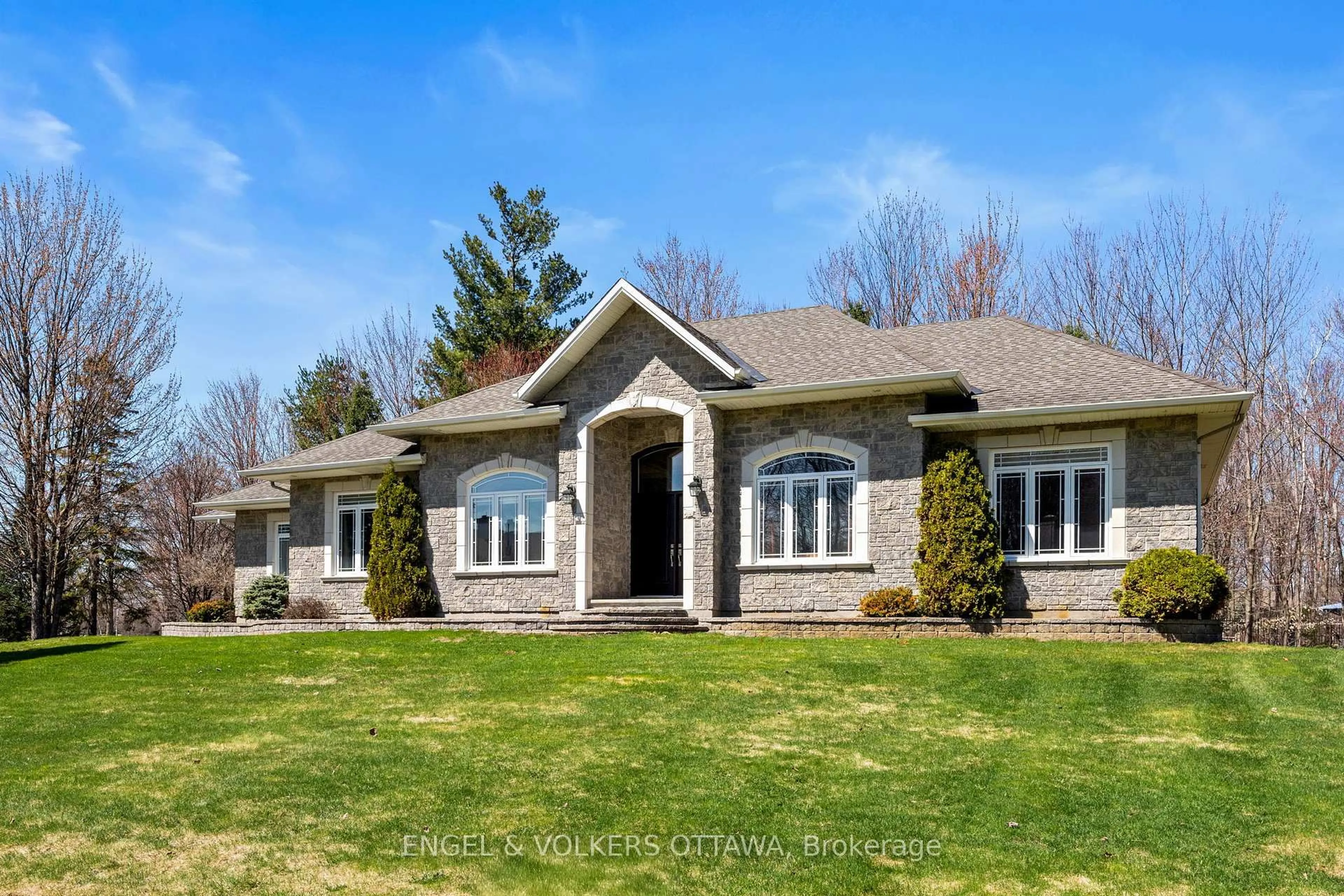 Home with brick exterior material, unknown for 6370 Emerald Links Dr, Ottawa Ontario K4P 1M4